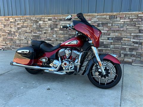 2020 Indian Motorcycle CHFTN ELITE, THNDR BLK CRYSTL/RD CANY, 49ST Elite in Columbia, Missouri - Photo 2