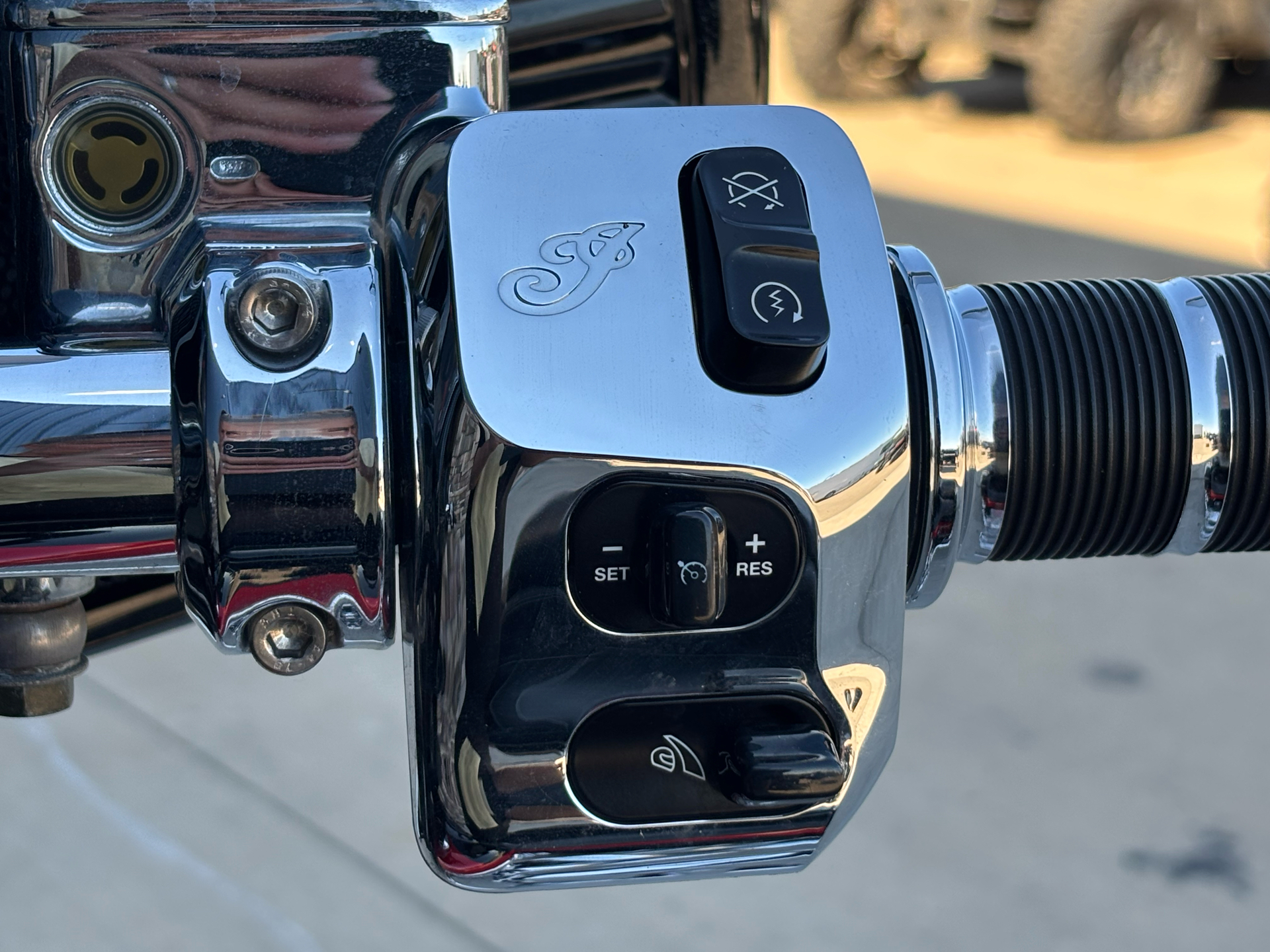 2020 Indian Motorcycle CHFTN ELITE, THNDR BLK CRYSTL/RD CANY, 49ST Elite in Columbia, Missouri - Photo 9
