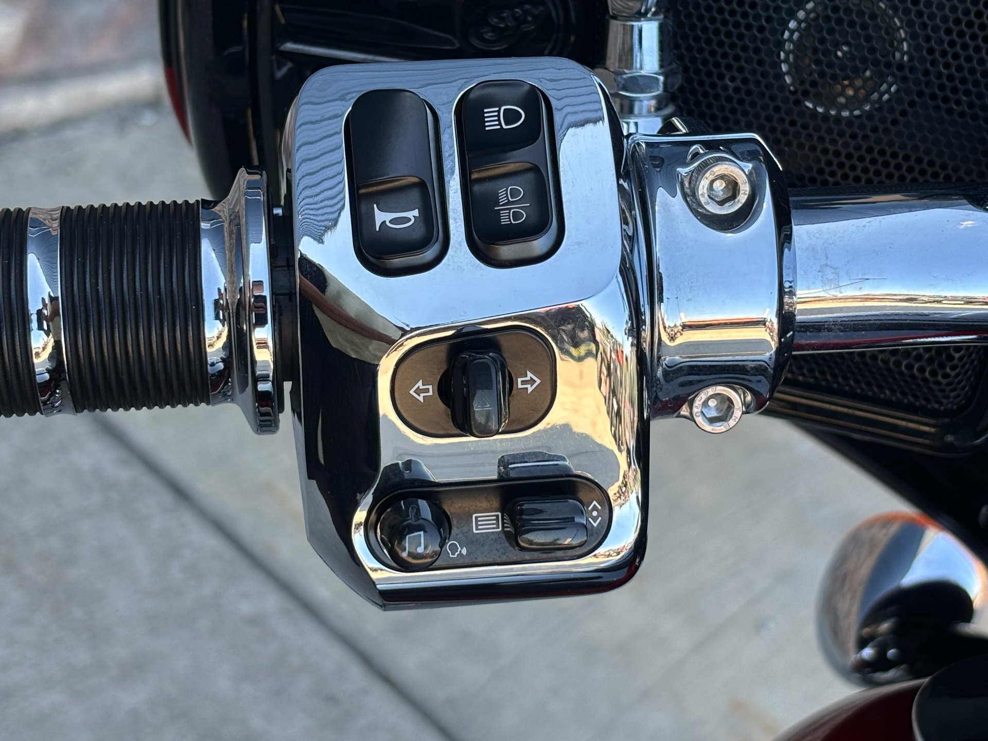 2020 Indian Motorcycle CHFTN ELITE, THNDR BLK CRYSTL/RD CANY, 49ST Elite in Columbia, Missouri - Photo 10