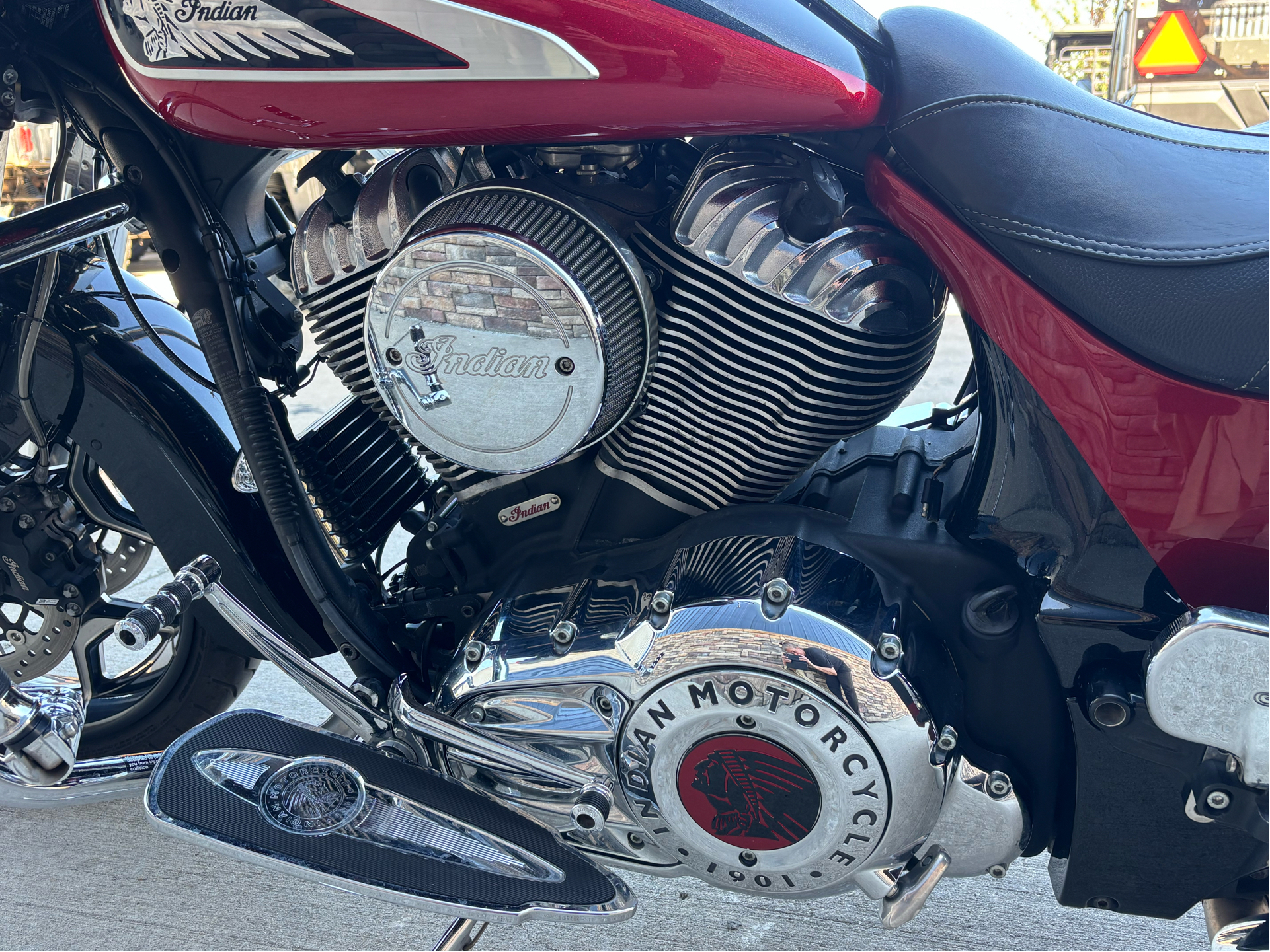 2020 Indian Motorcycle CHFTN ELITE, THNDR BLK CRYSTL/RD CANY, 49ST Elite in Columbia, Missouri - Photo 11