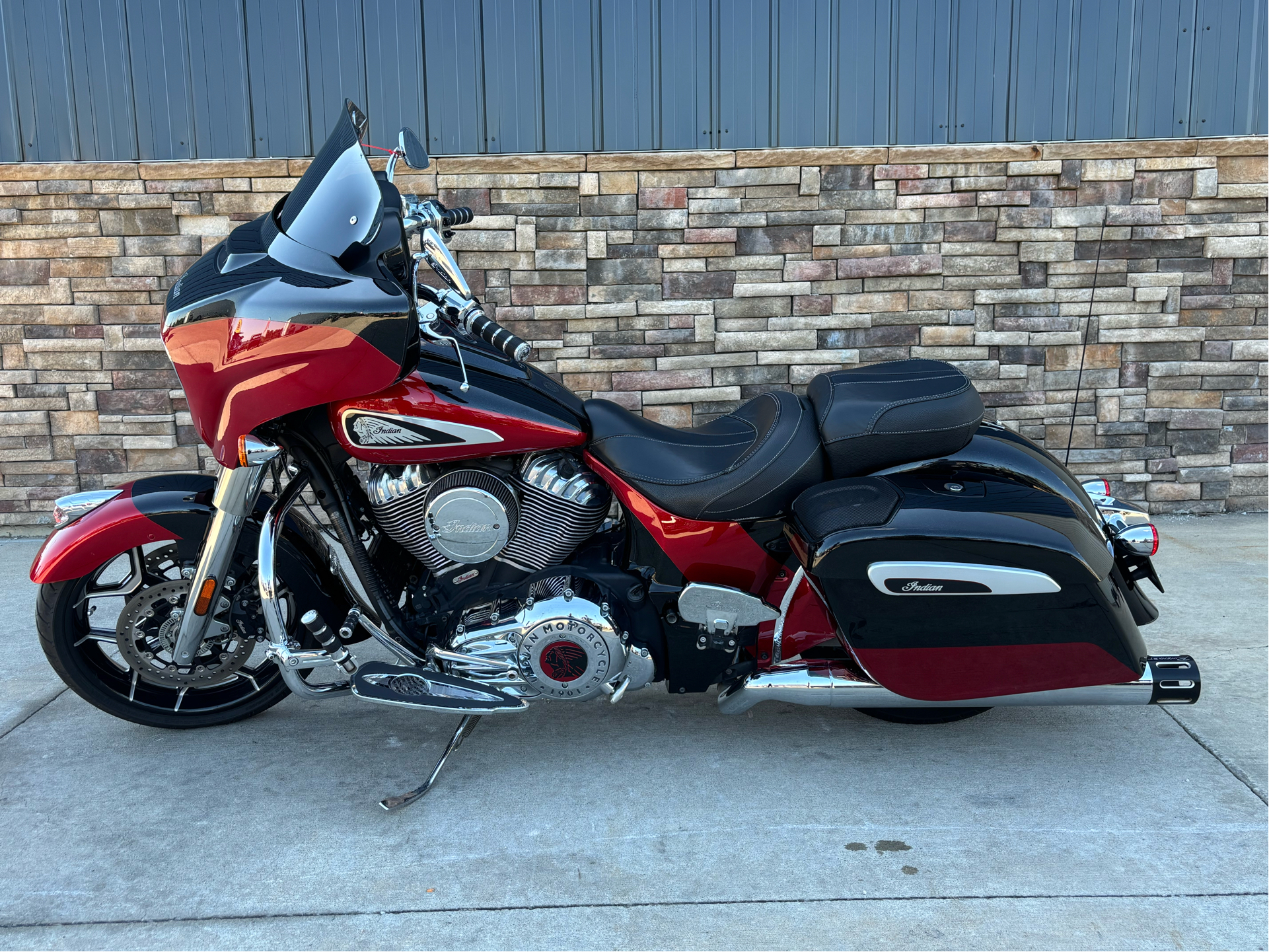 2020 Indian Motorcycle CHFTN ELITE, THNDR BLK CRYSTL/RD CANY, 49ST Elite in Columbia, Missouri - Photo 15