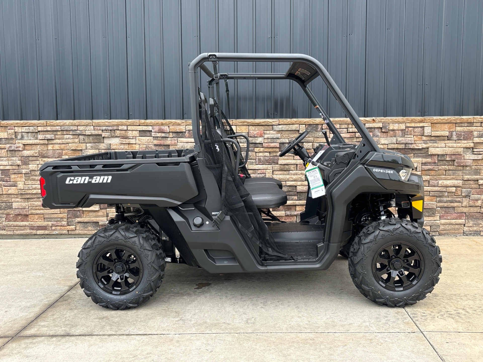 2025 Can-Am Defender DPS HD9 in Columbia, Missouri - Photo 1
