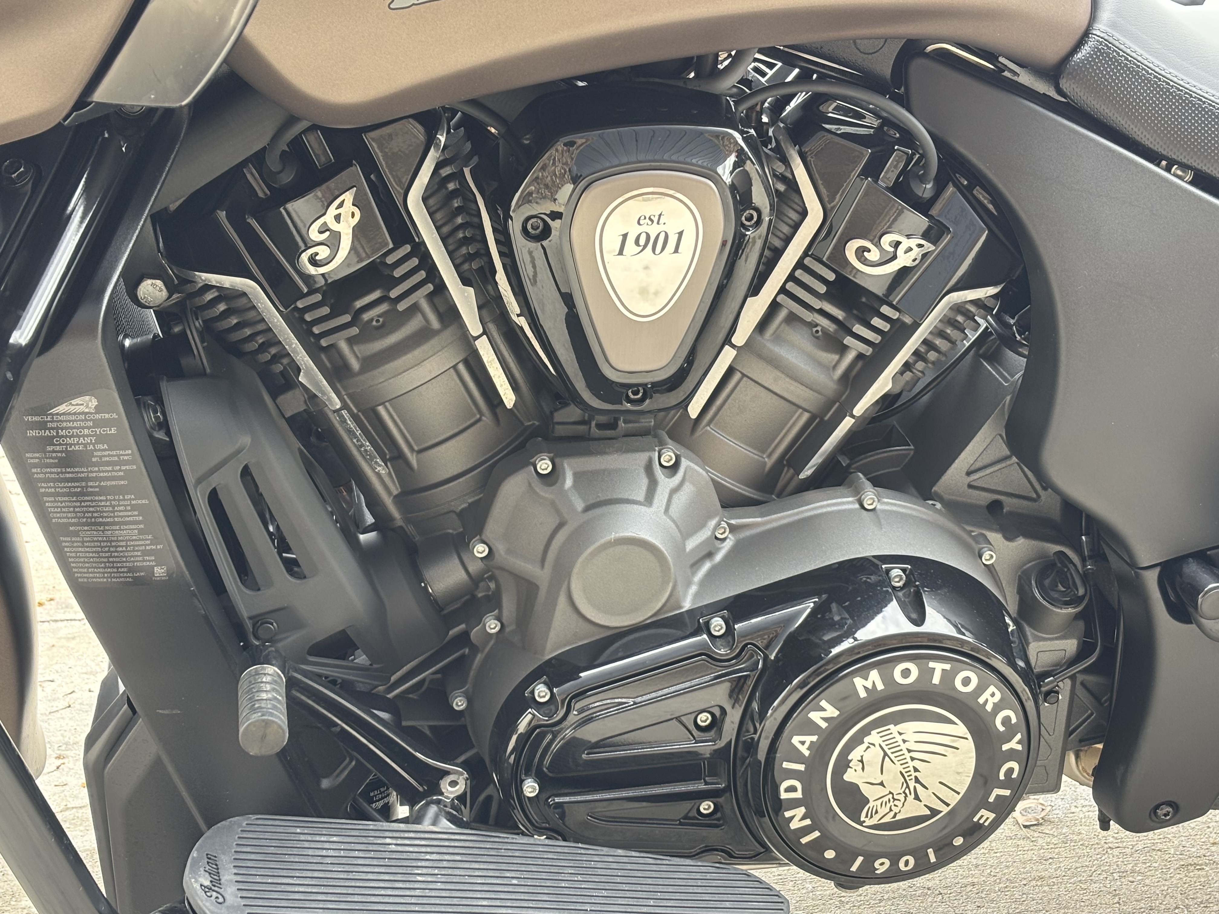 2022 Indian Motorcycle Challenger® Dark Horse® in Columbia, Missouri - Photo 7