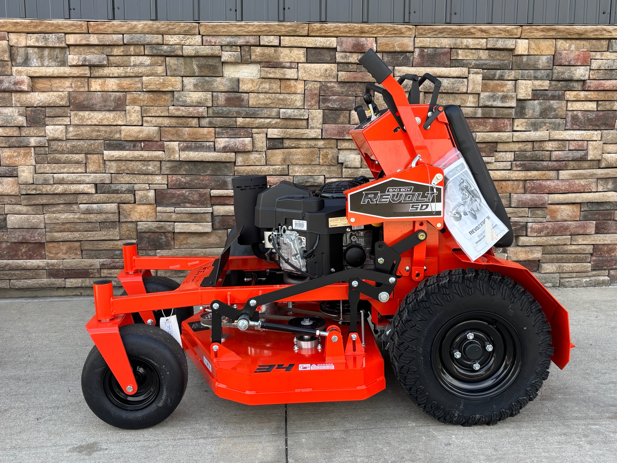 ハモサライト New Bad Boy Mowers Revolt SD 34 in. Kawasaki FS600V 18.5 hp
