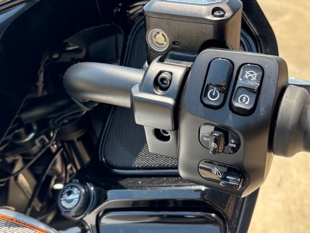 2025 Indian Motorcycle Pursuit® Dark Horse® with 112 in Columbia, Missouri - Photo 10