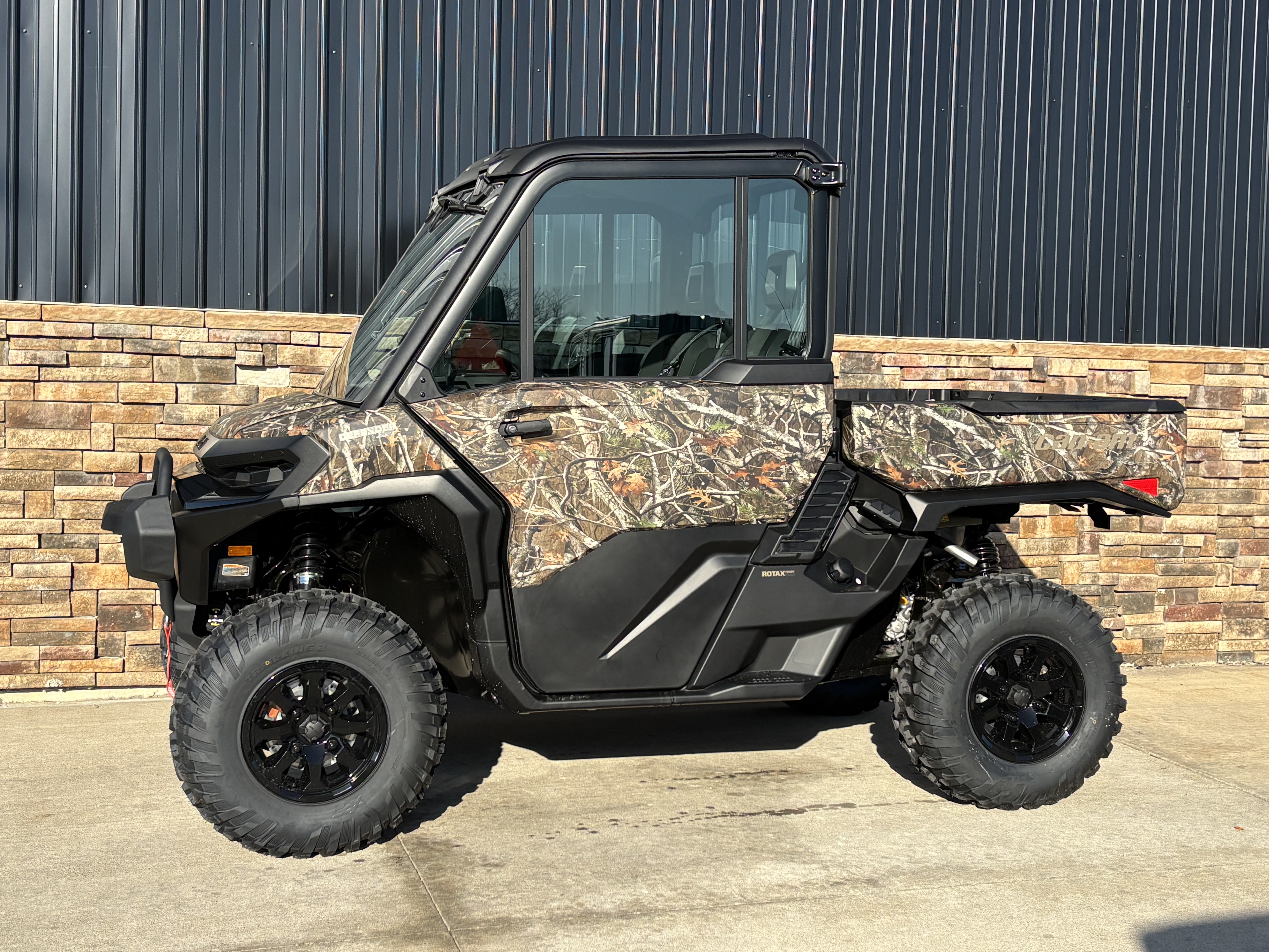 2026 Can-Am Defender XT CAB HD11 in Columbia, Missouri - Photo 2