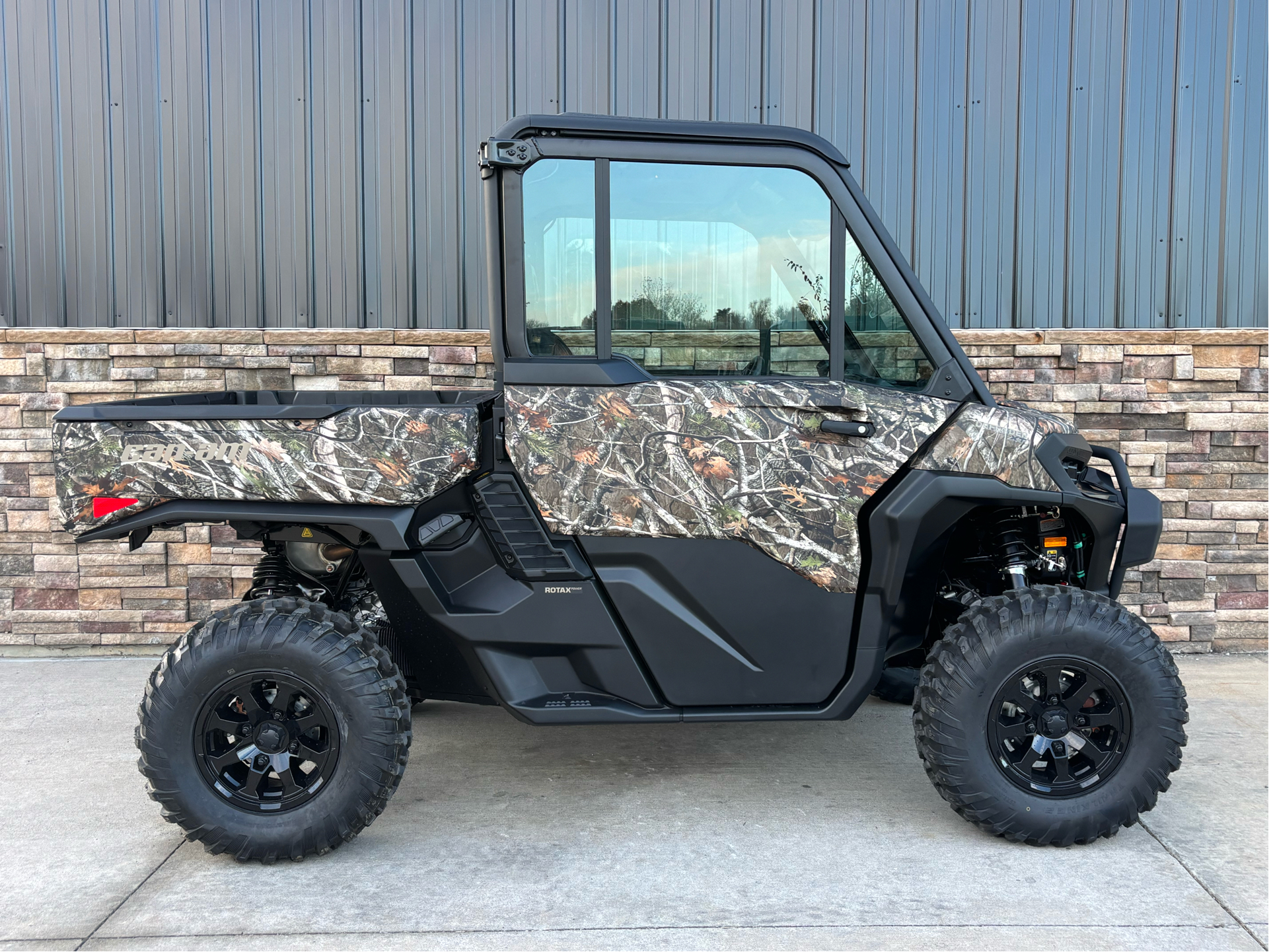 2026 Can-Am Defender XT CAB HD11 in Columbia, Missouri - Photo 1