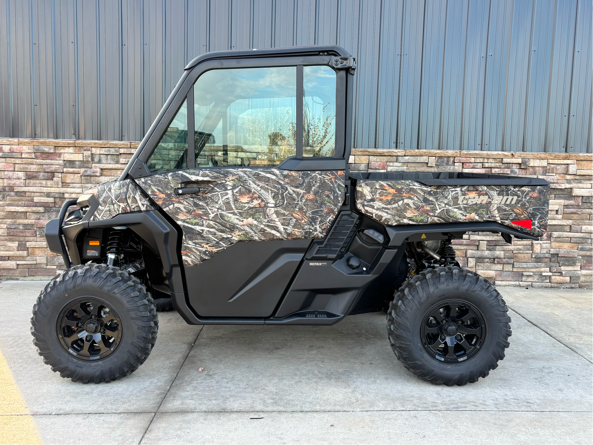 2026 Can-Am Defender XT CAB HD11 in Columbia, Missouri - Photo 17
