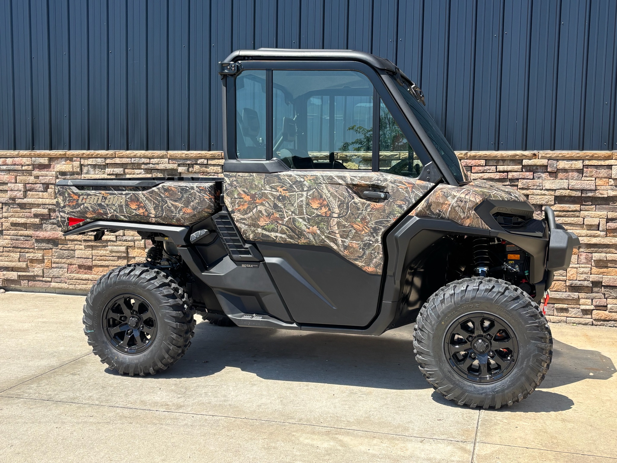 2026 Can-Am Defender XT CAB HD11 in Columbia, Missouri - Photo 2