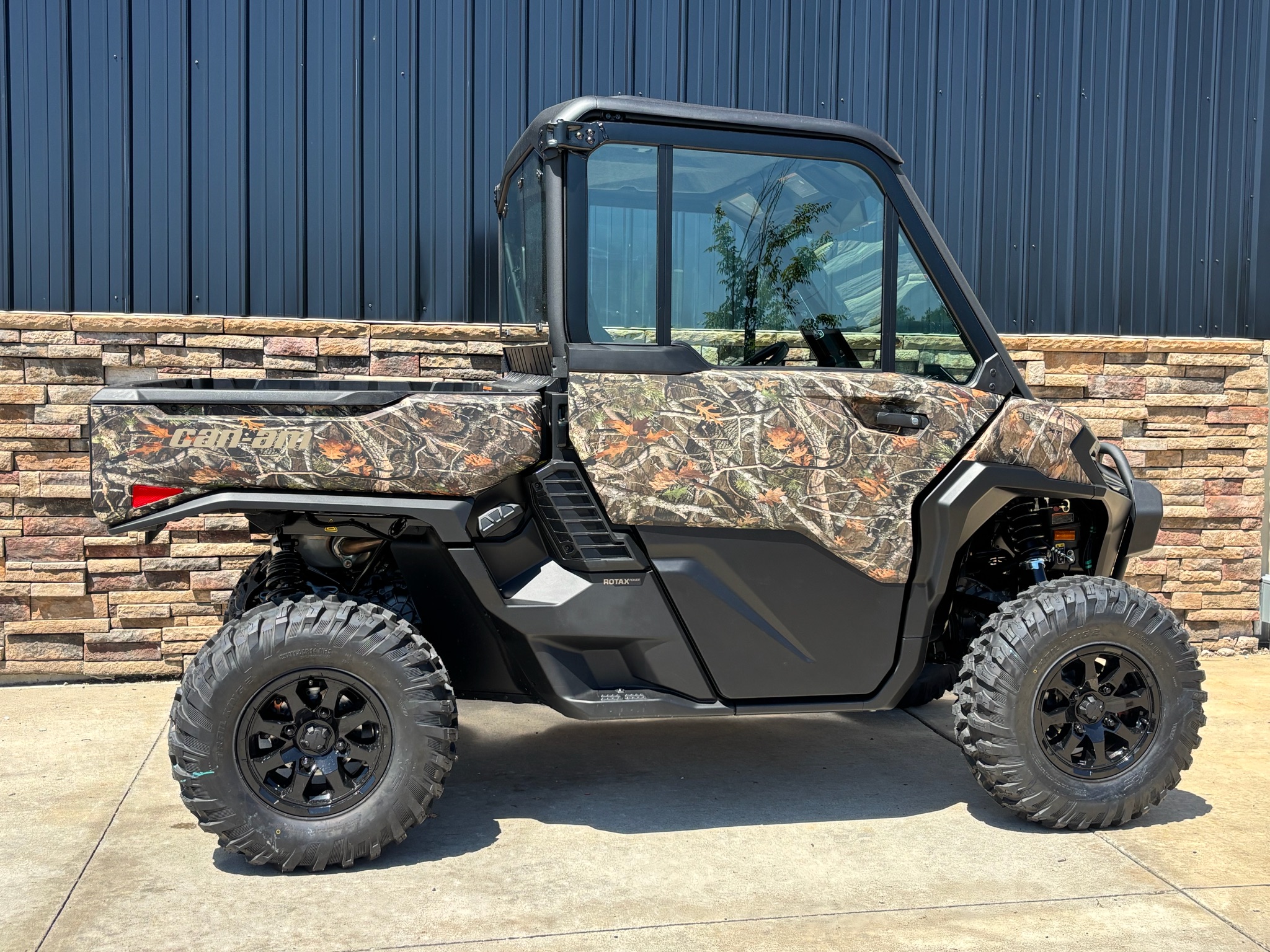 2026 Can-Am Defender XT CAB HD11 in Columbia, Missouri - Photo 3