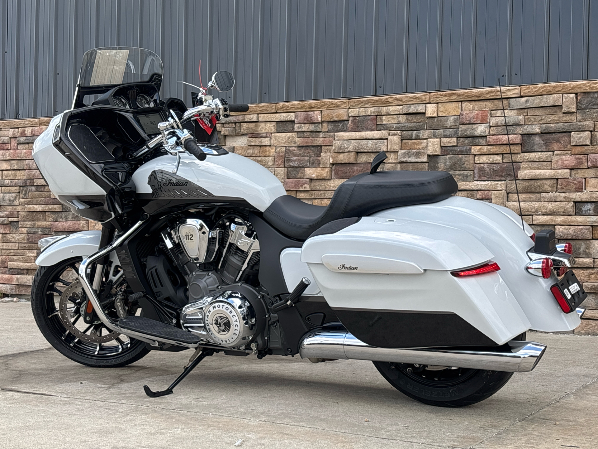 2025 Indian Motorcycle CHALLENGER LIMITED 112  RA in Columbia, Missouri - Photo 3