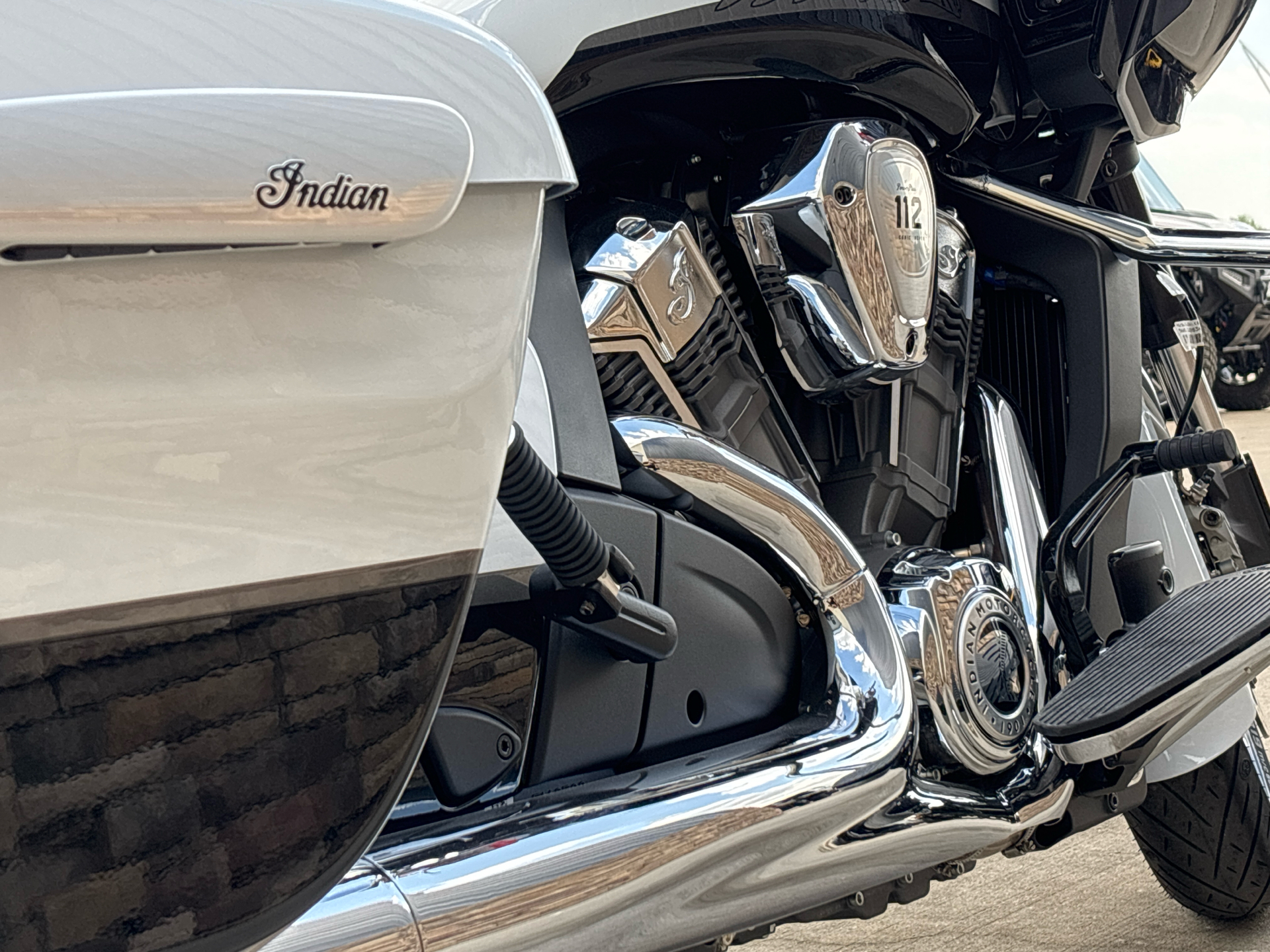 2025 Indian Motorcycle CHALLENGER LIMITED 112  RA in Columbia, Missouri - Photo 9