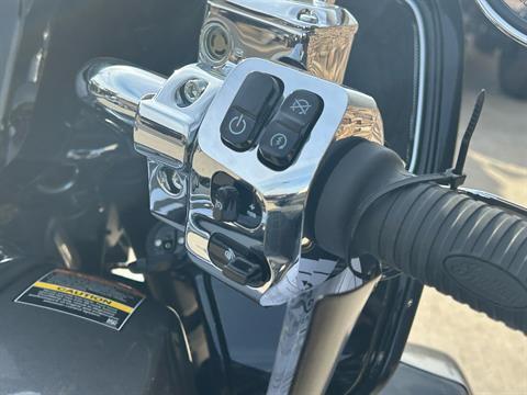 2024 Indian Motorcycle Pursuit® Limited® with PowerBand Audio Package in Columbia, Missouri - Photo 10