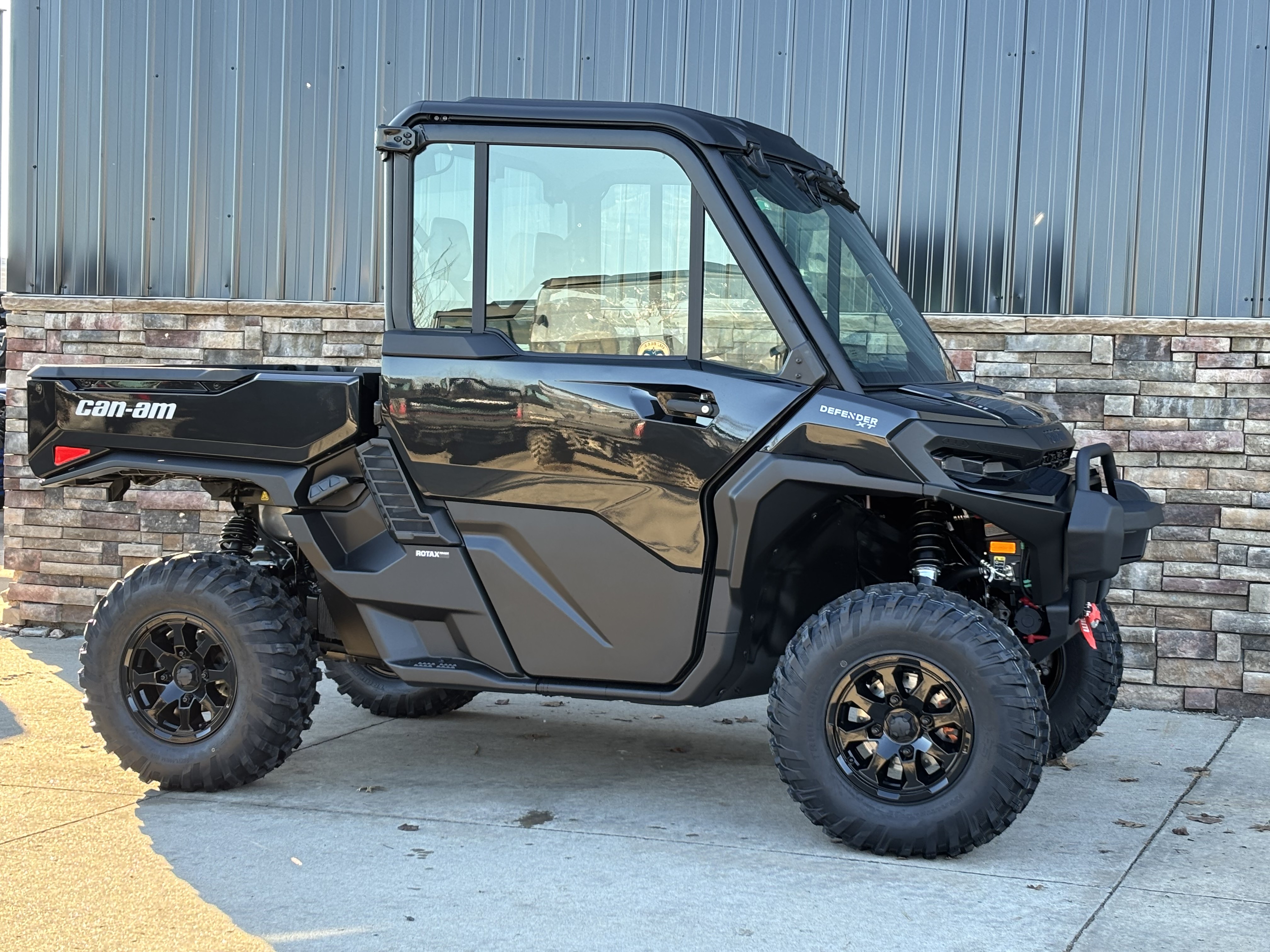 2026 Can-Am Defender XT CAB HD11 in Columbia, Missouri - Photo 3