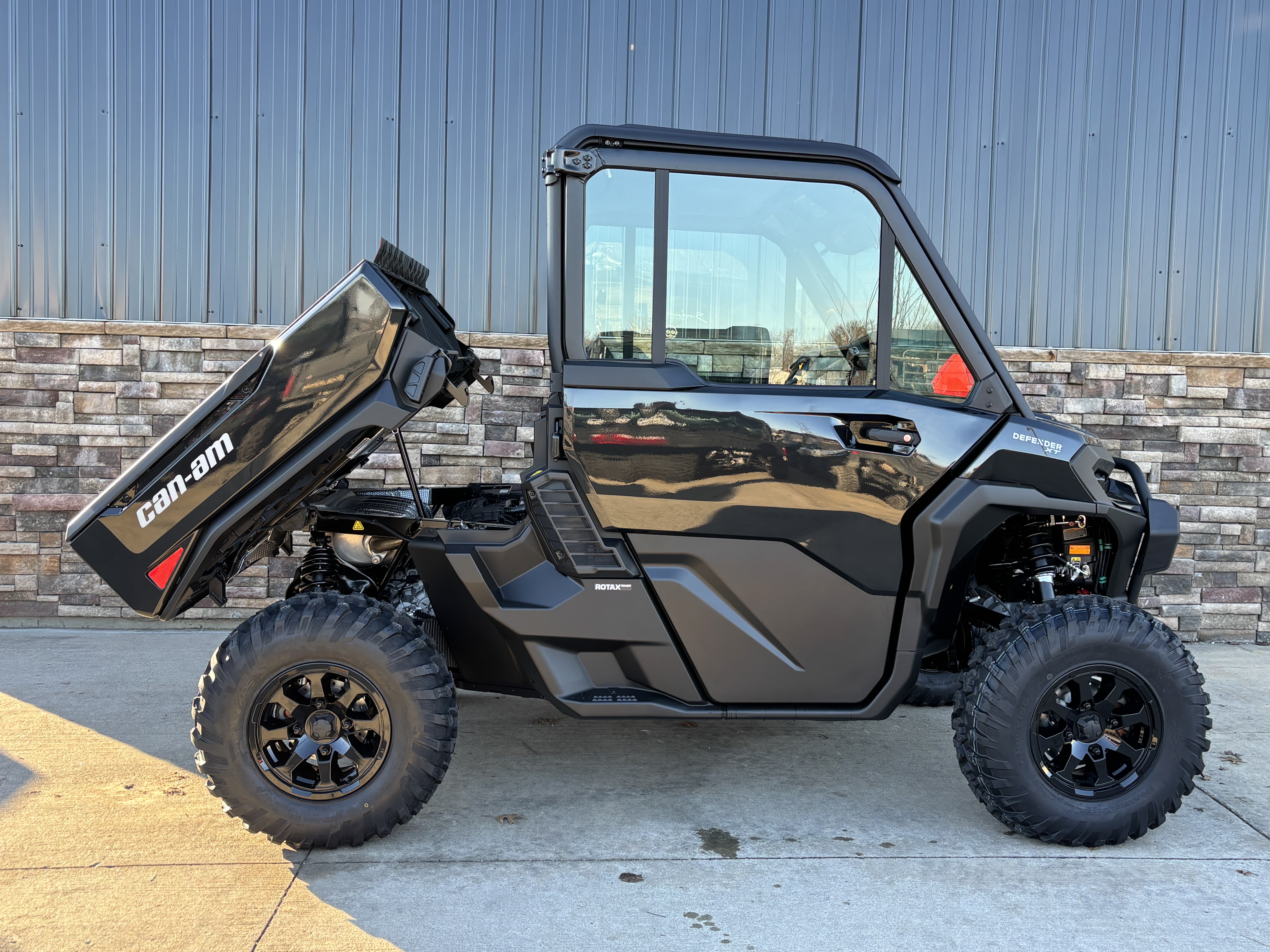 2026 Can-Am Defender XT CAB HD11 in Columbia, Missouri - Photo 8