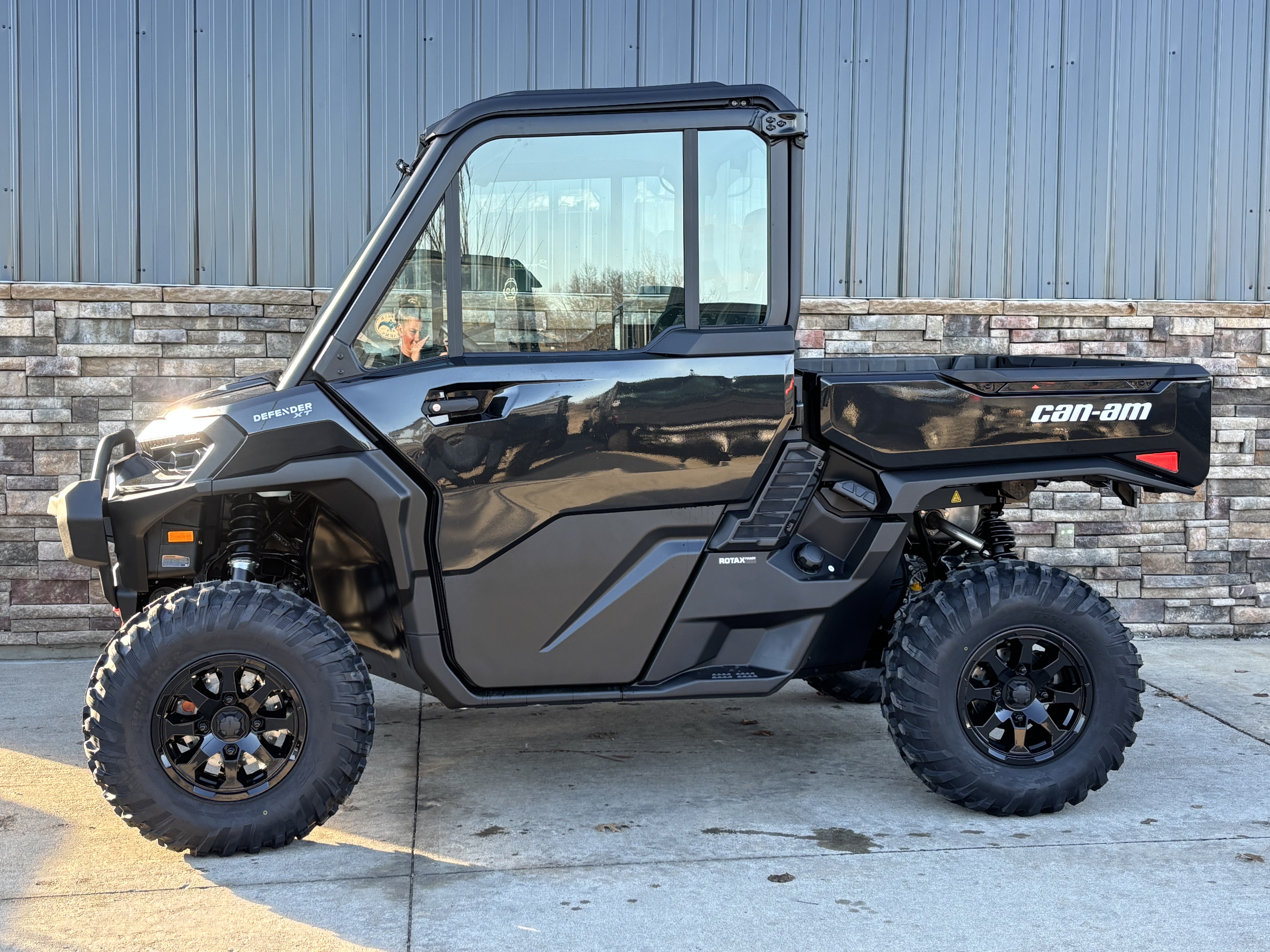 2026 Can-Am Defender XT CAB HD11 in Columbia, Missouri - Photo 16