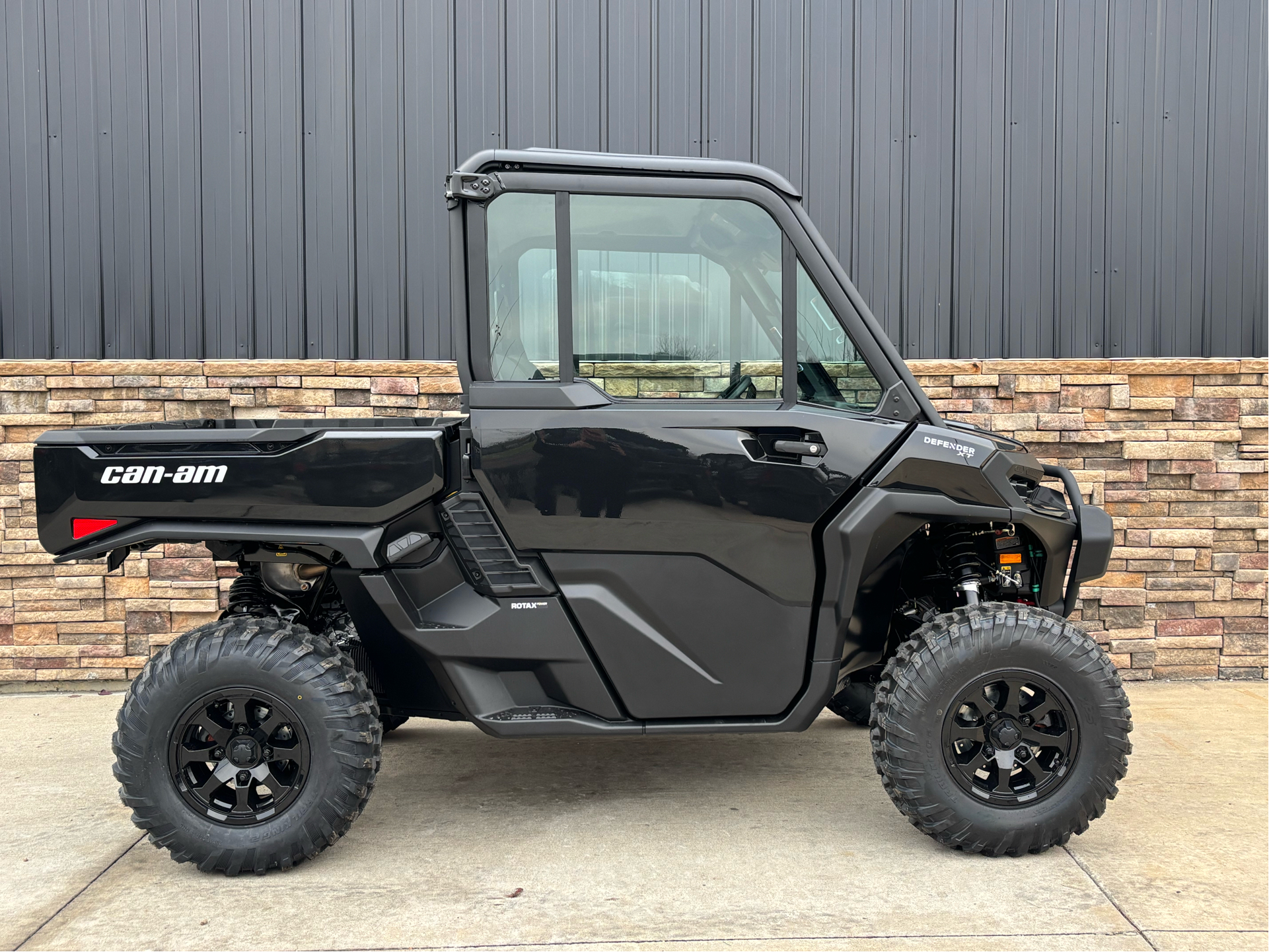 2026 Can-Am Defender XT CAB HD11 in Columbia, Missouri - Photo 1