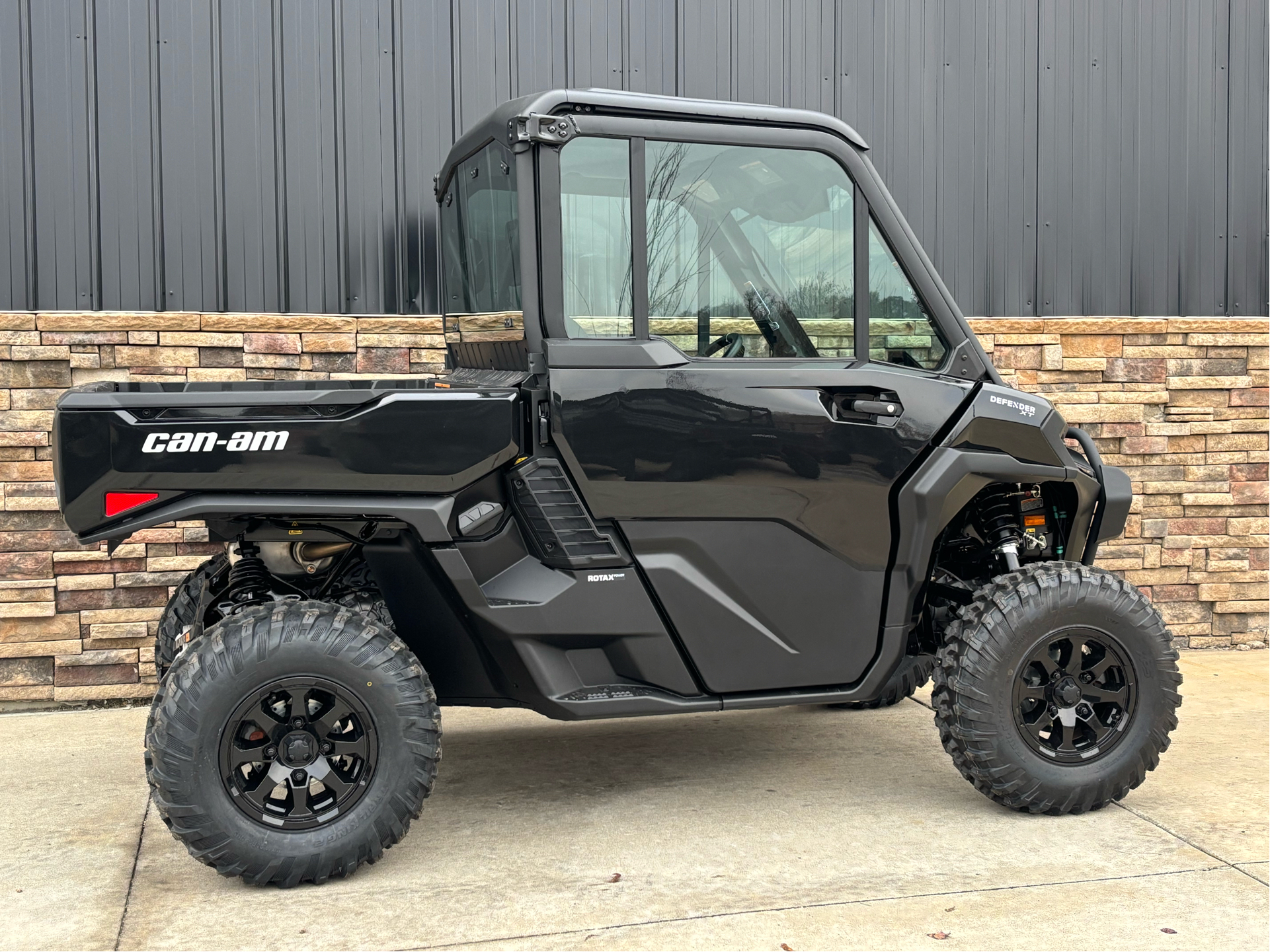 2026 Can-Am Defender XT CAB HD11 in Columbia, Missouri - Photo 3
