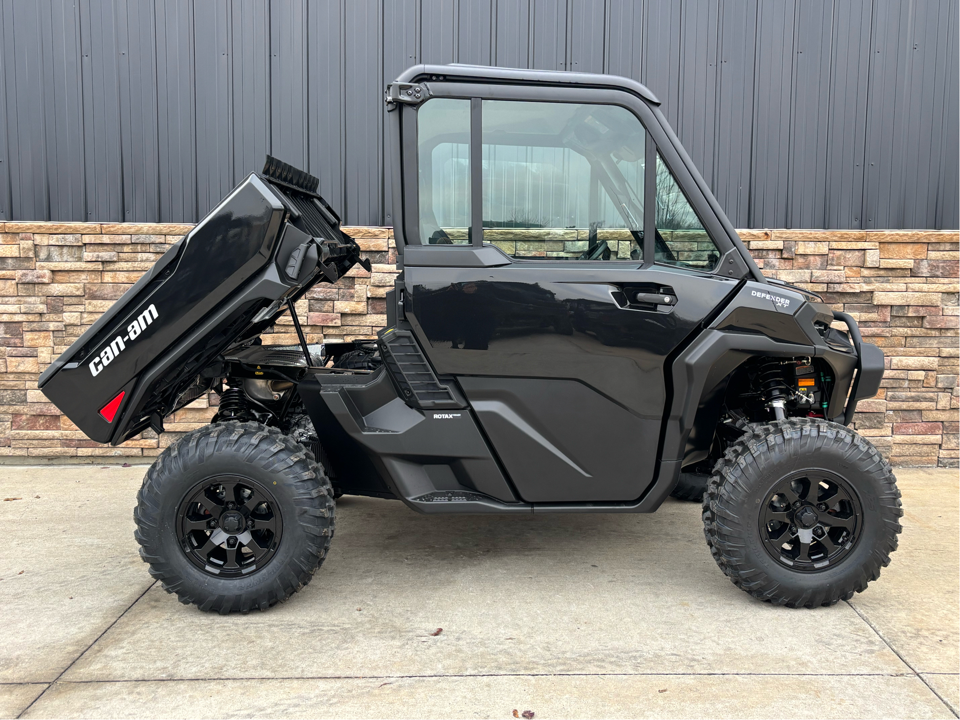 2026 Can-Am Defender XT CAB HD11 in Columbia, Missouri - Photo 8