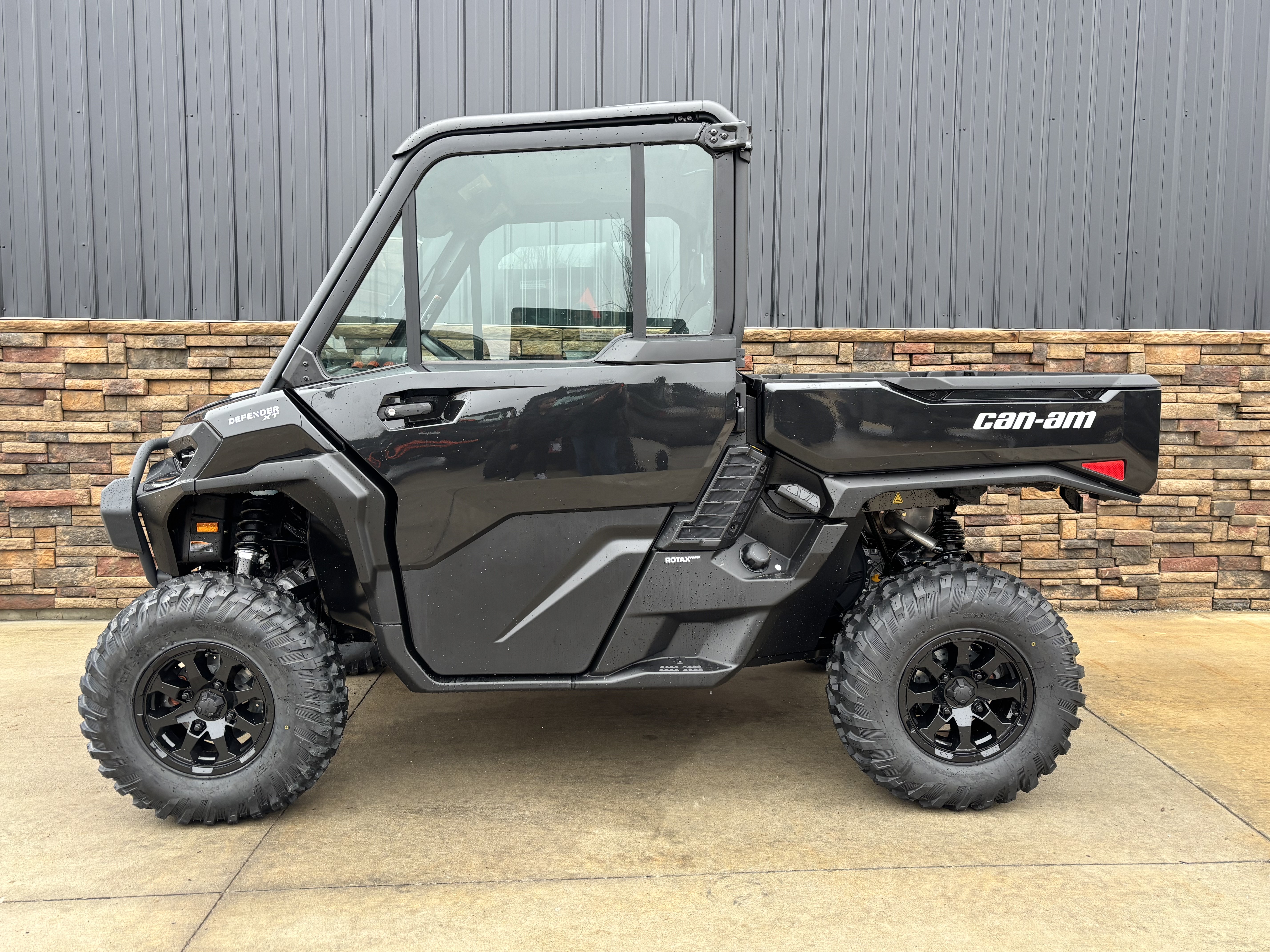 2026 Can-Am Defender XT CAB HD11 in Columbia, Missouri - Photo 1