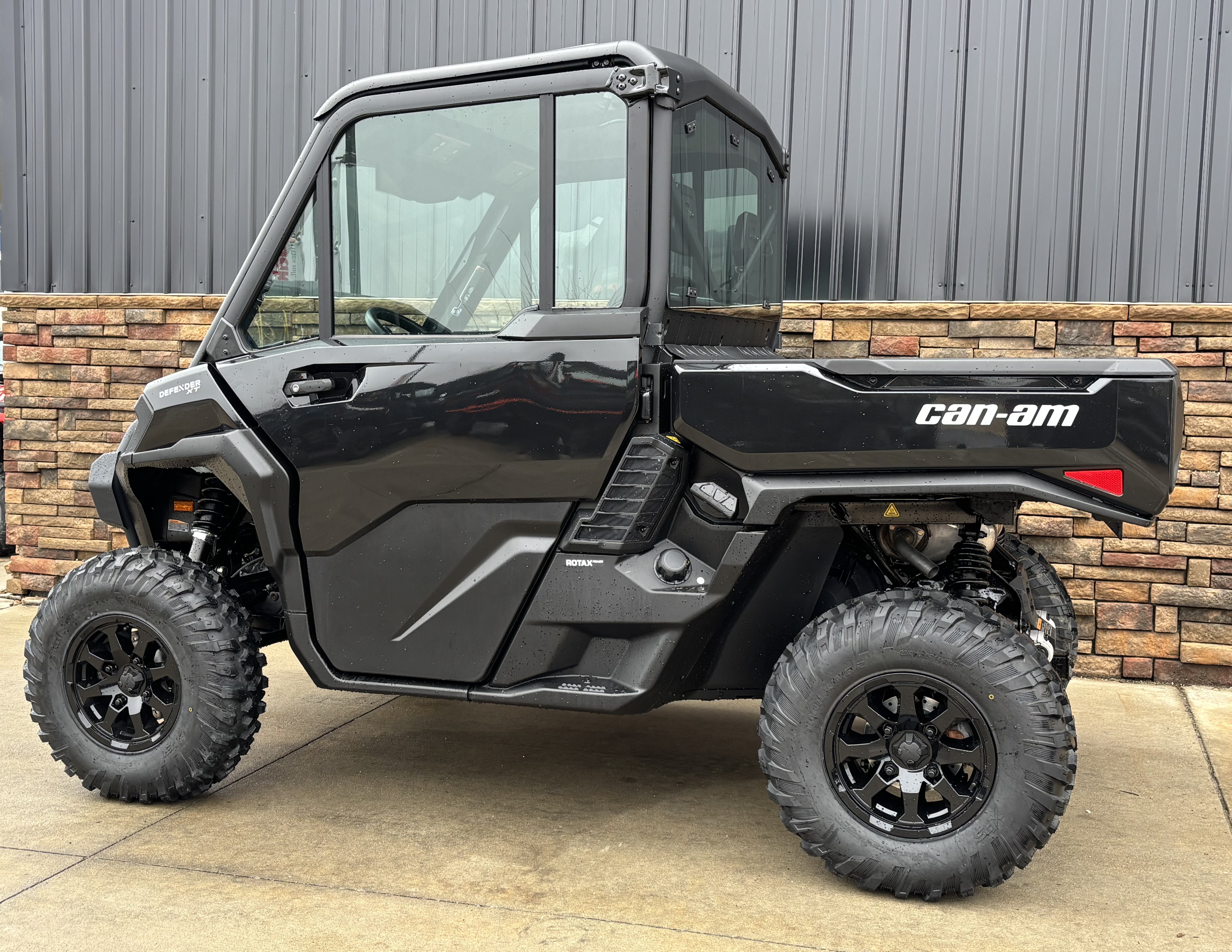 2026 Can-Am Defender XT CAB HD11 in Columbia, Missouri - Photo 2