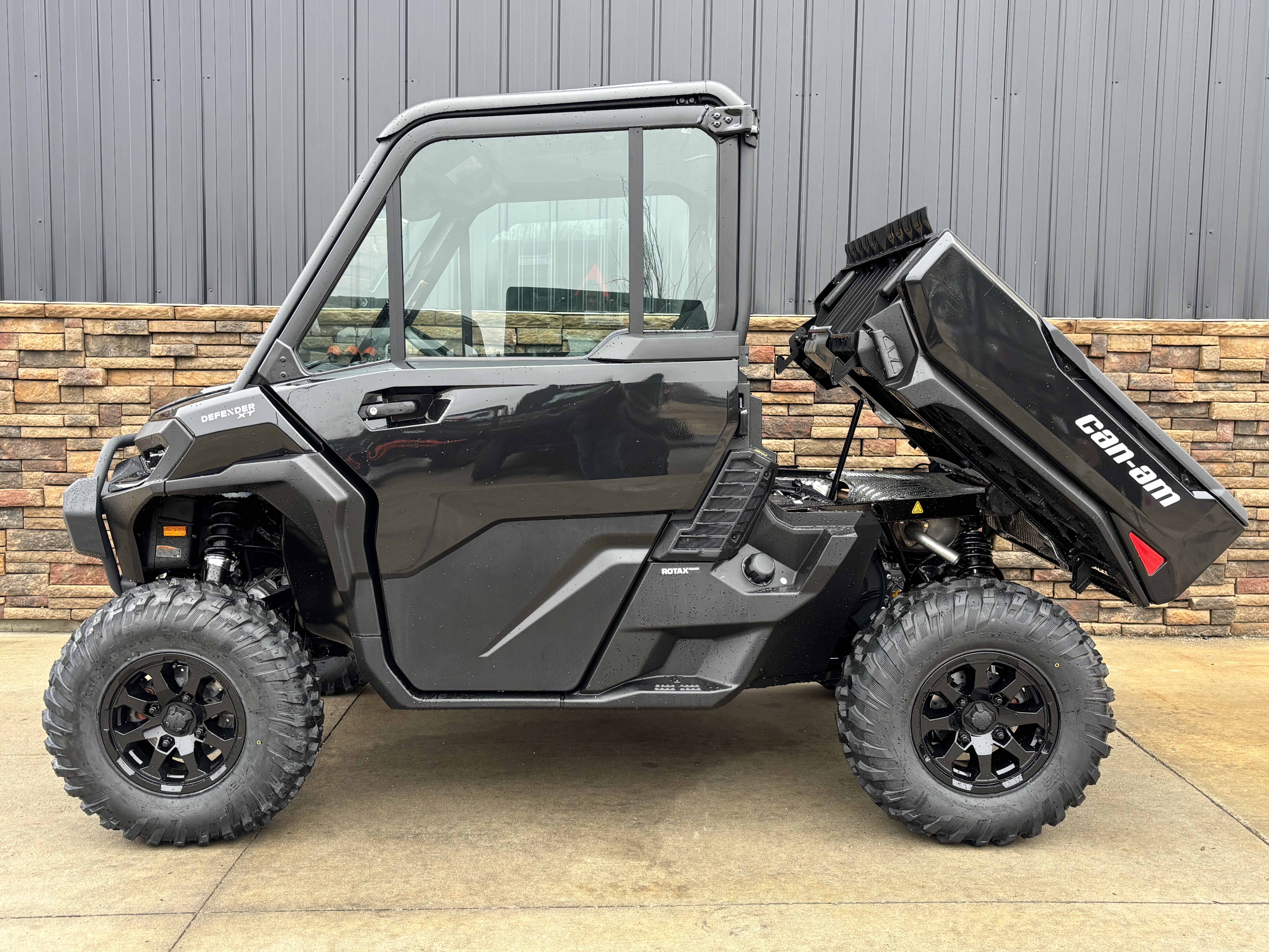 2026 Can-Am Defender XT CAB HD11 in Columbia, Missouri - Photo 10