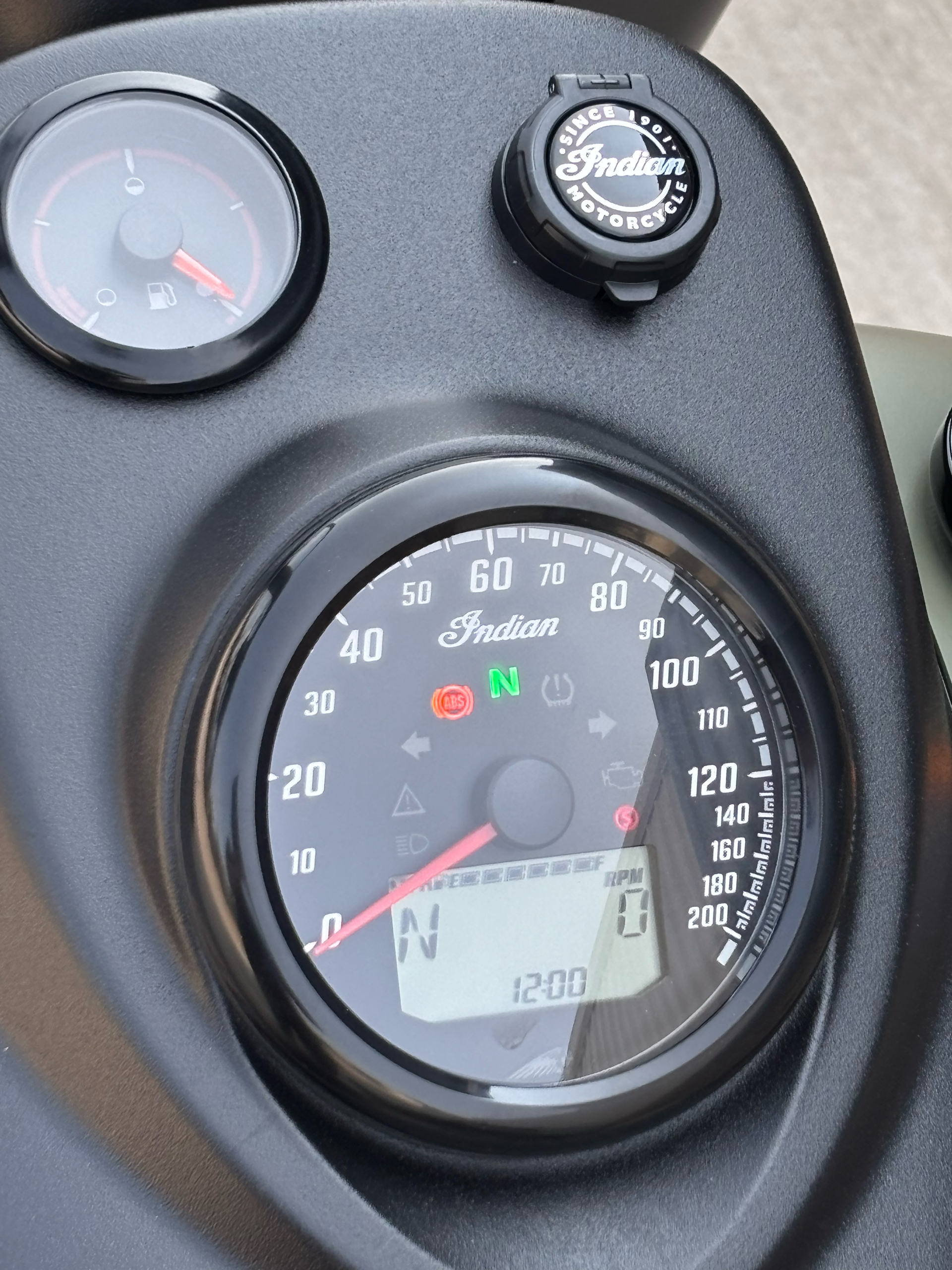 2025 Indian Motorcycle Springfield® Dark Horse® in Columbia, Missouri - Photo 9