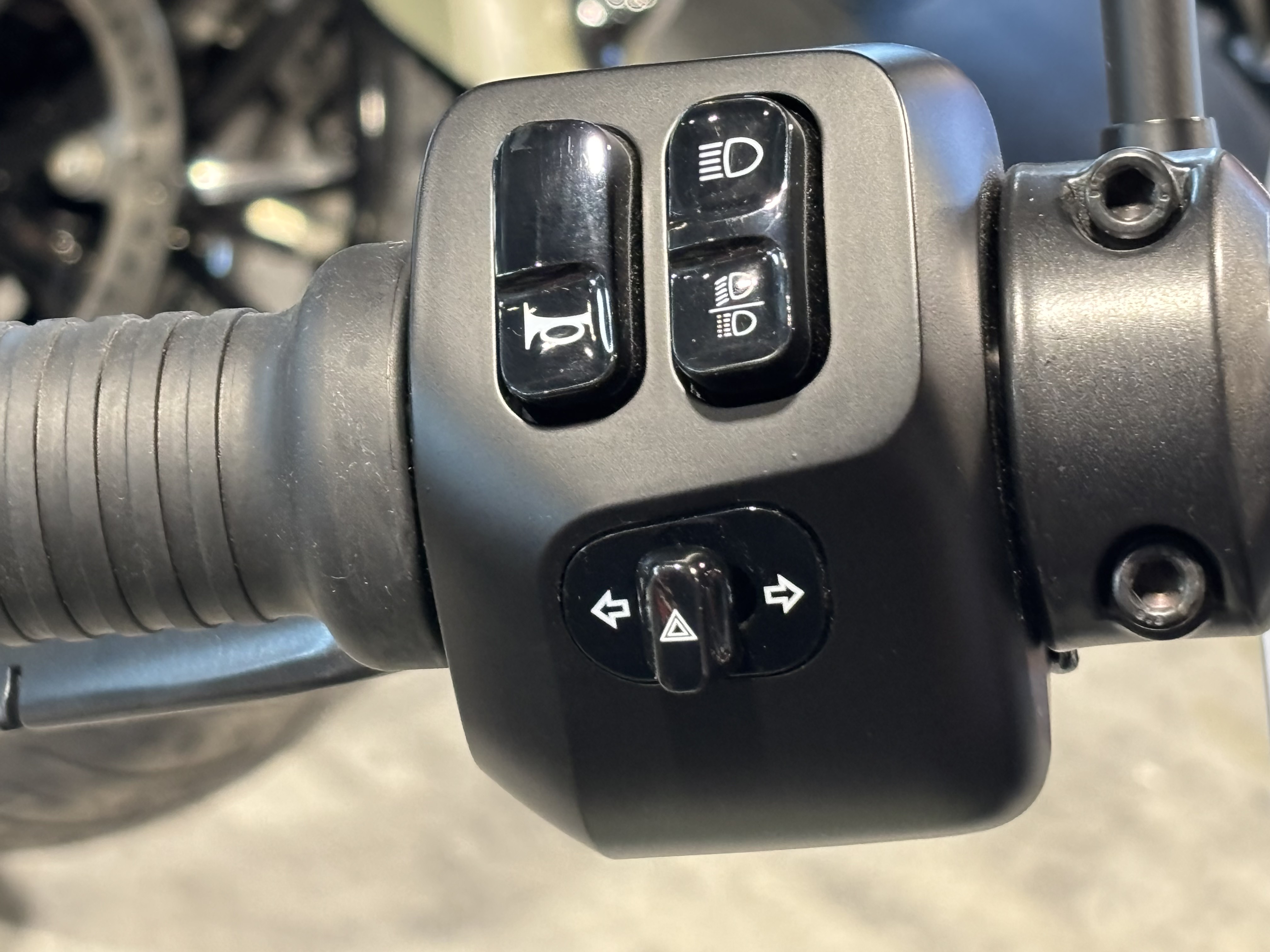 2025 Indian Motorcycle Springfield® Dark Horse® in Columbia, Missouri - Photo 9