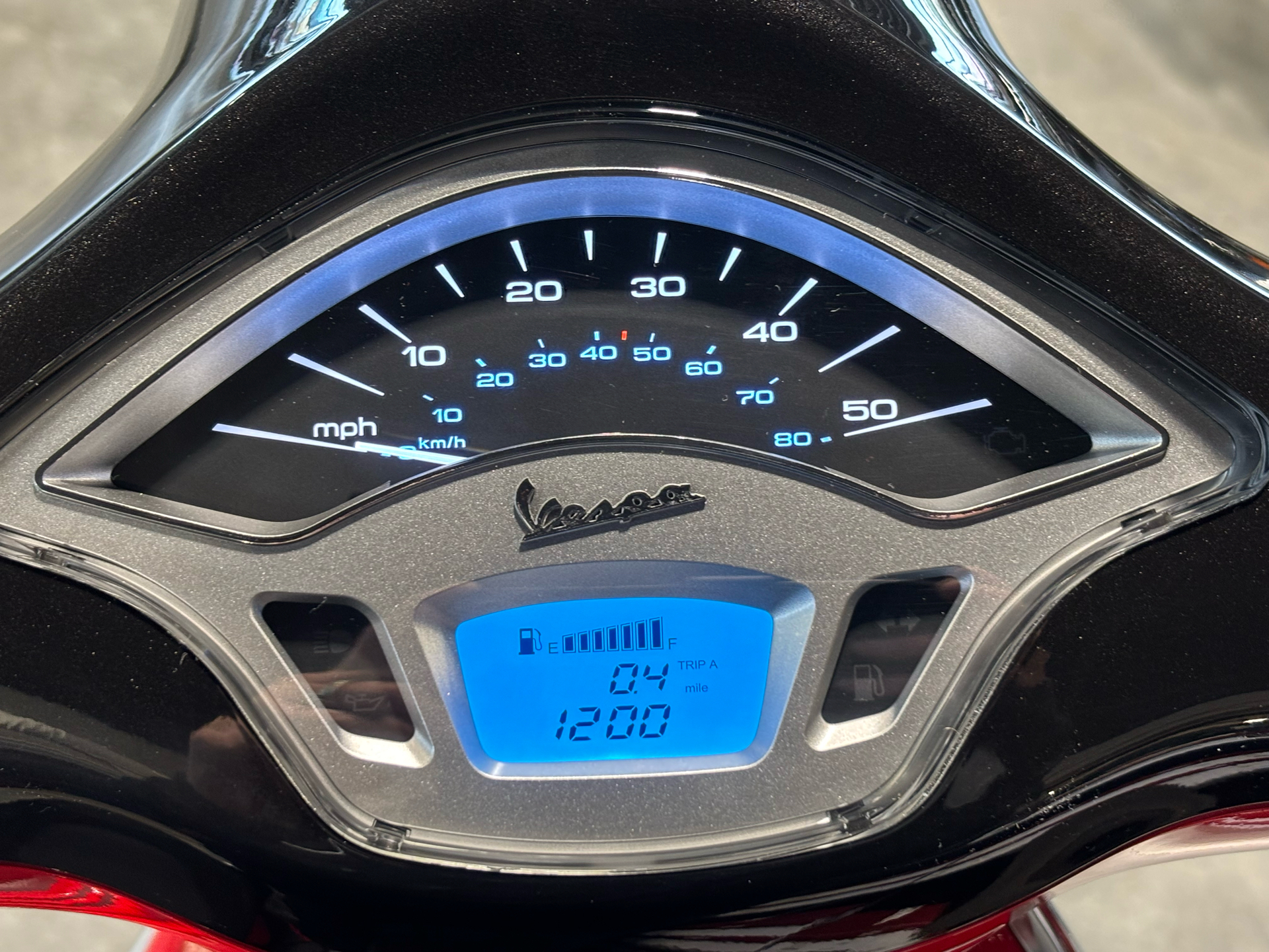 2023 Vespa Primavera 50 Disney Mickey Mouse Edition By Vespa in Columbia, Missouri - Photo 8