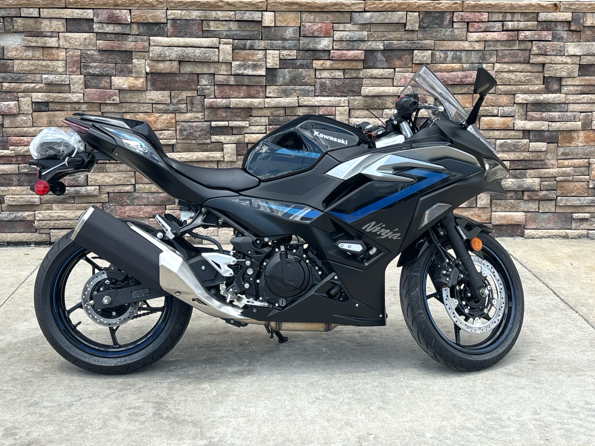 2025 Kawasaki Ninja 500 SE ABS in Columbia, Missouri - Photo 10