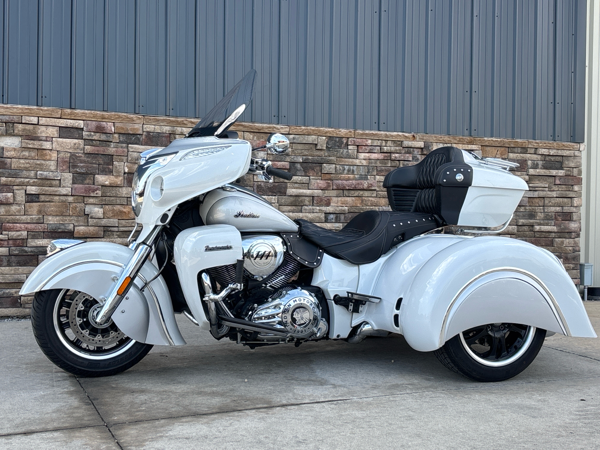2018 Indian Motorcycle Roadmaster® ABS in Columbia, Missouri - Photo 2