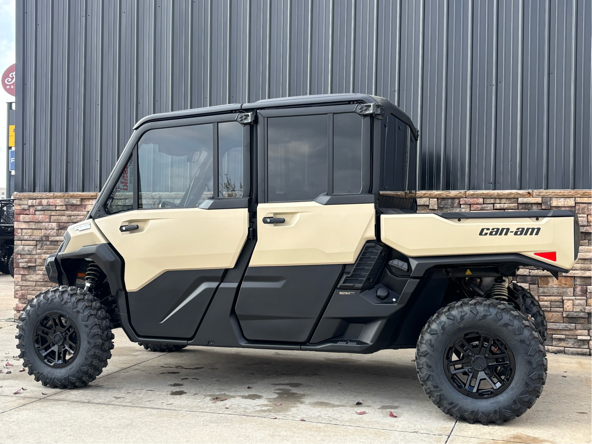 2026 Can-Am Defender MAX Limited HD11 in Columbia, Missouri - Photo 2