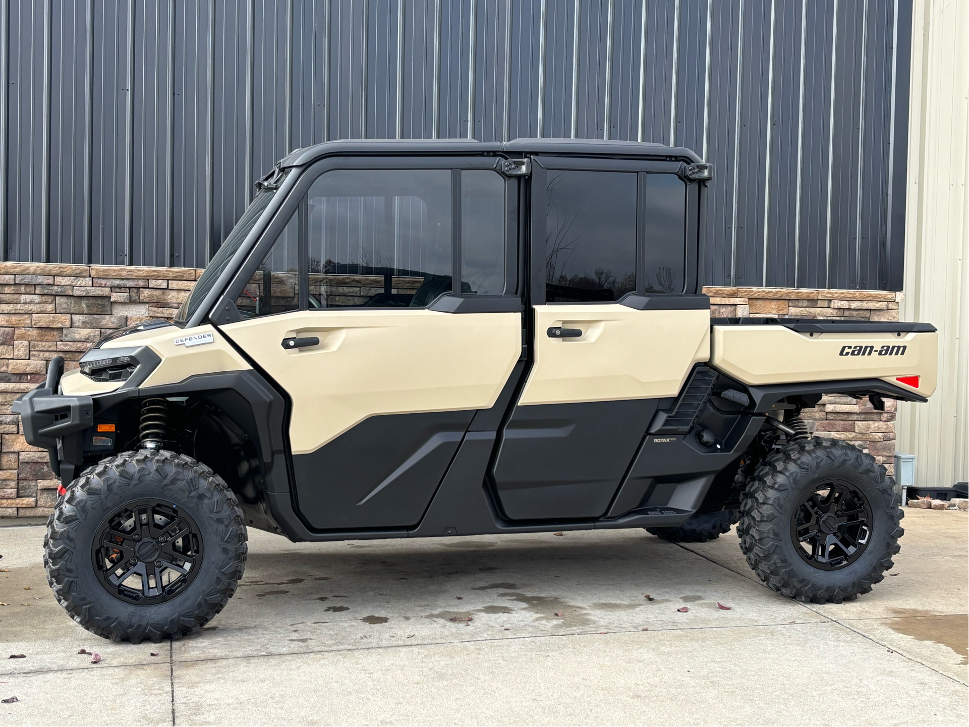 2026 Can-Am Defender MAX Limited HD11 in Columbia, Missouri - Photo 3