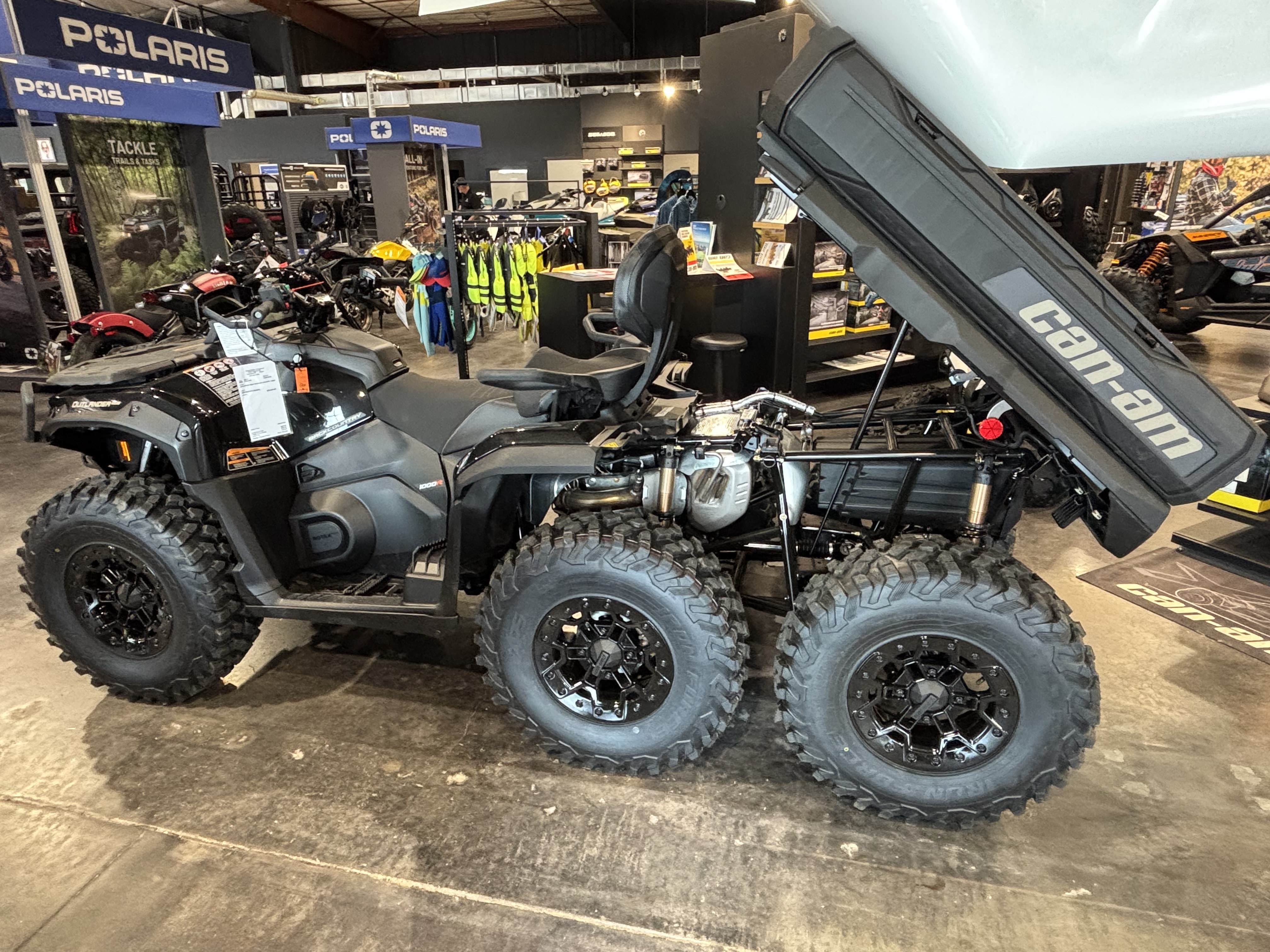 2026 Can-Am Outlander MAX 6x6 Backcountry 1000R in Columbia, Missouri - Photo 9