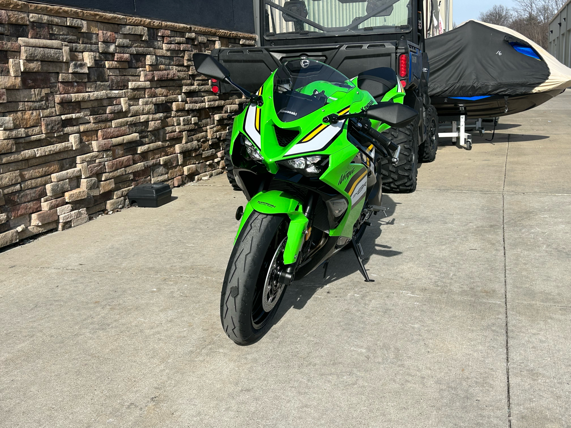 2025 Kawasaki Ninja ZX-6R KRT Edition in Columbia, Missouri - Photo 2