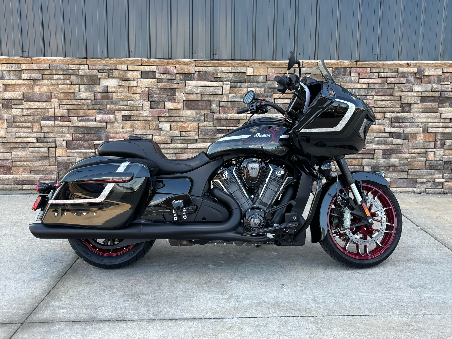 2024 Indian Motorcycle Challenger® Elite in Columbia, Missouri - Photo 16