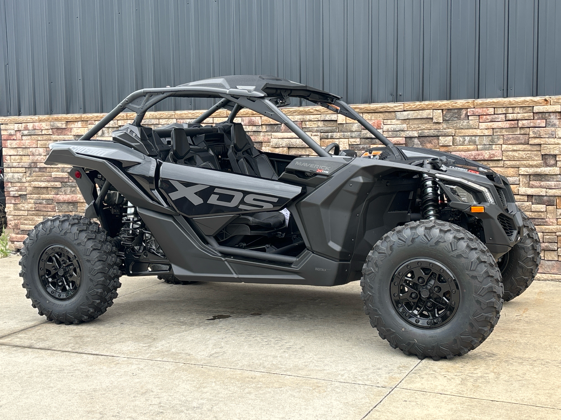 2025 Can-Am Maverick X3 X DS Turbo RR with Smart-Shox in Columbia, Missouri - Photo 2