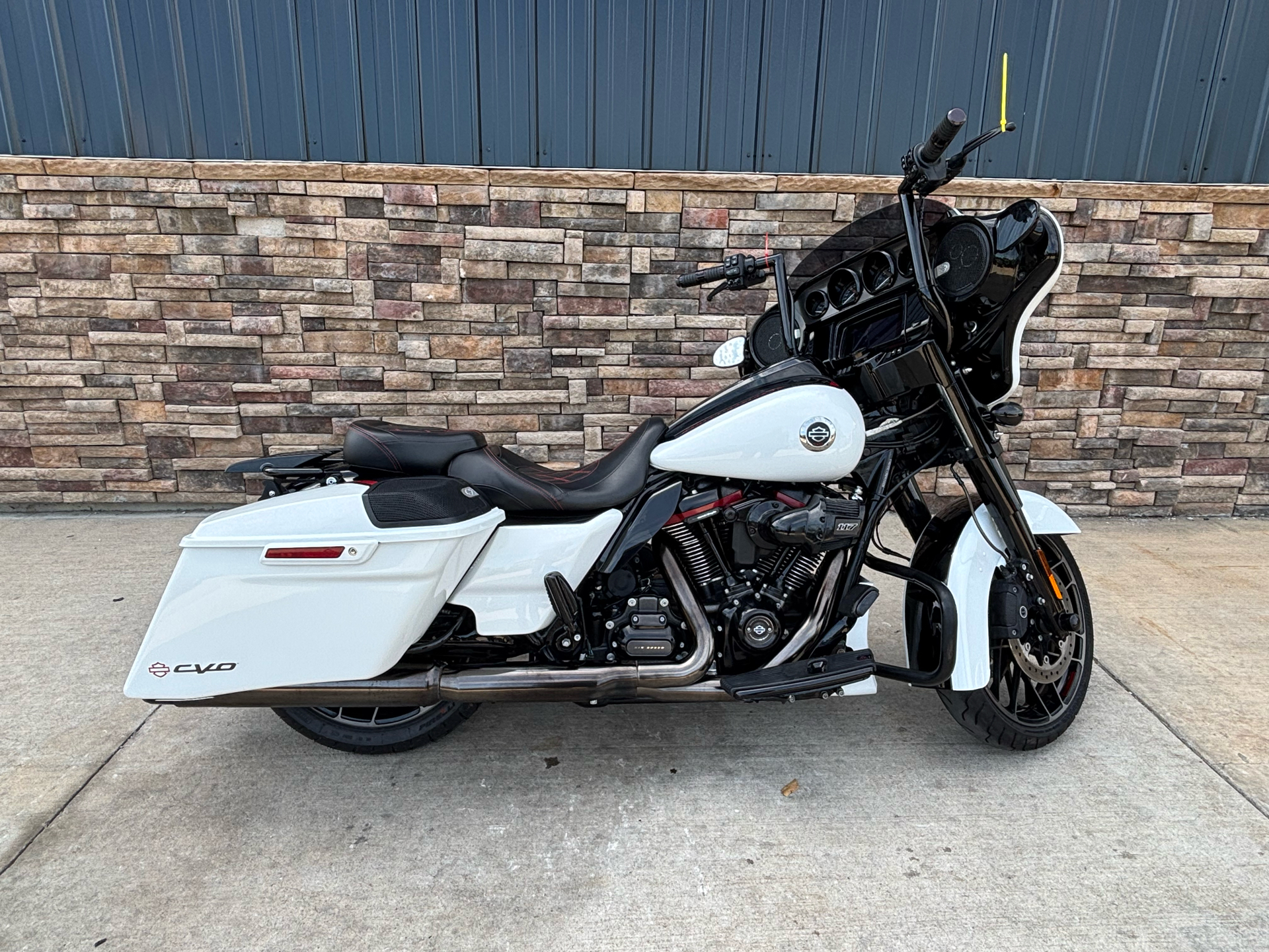 2021 Harley-Davidson CVO™ Street Glide® in Columbia, Missouri - Photo 3