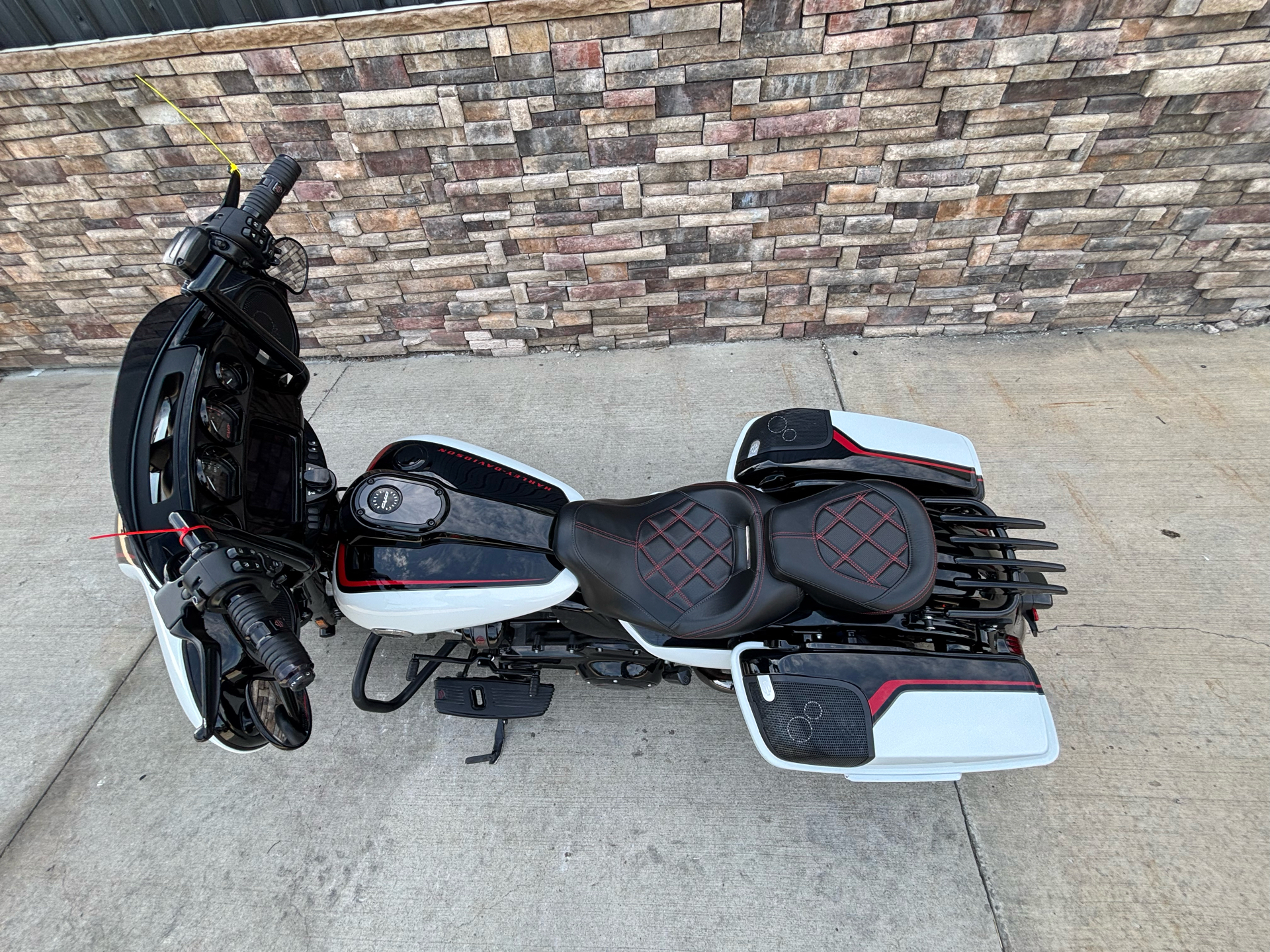 2021 Harley-Davidson CVO™ Street Glide® in Columbia, Missouri - Photo 9