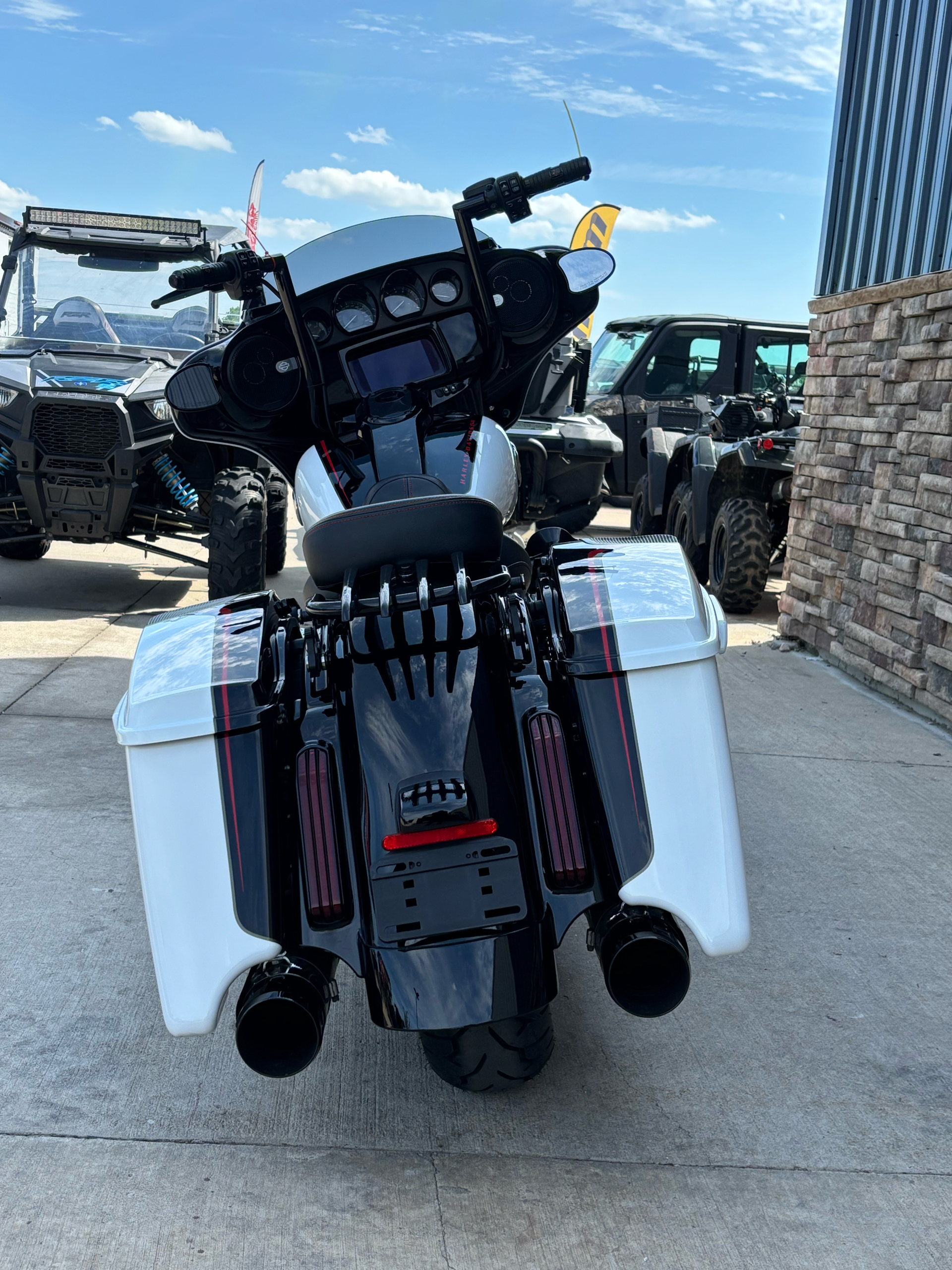 2021 Harley-Davidson CVO™ Street Glide® in Columbia, Missouri - Photo 11