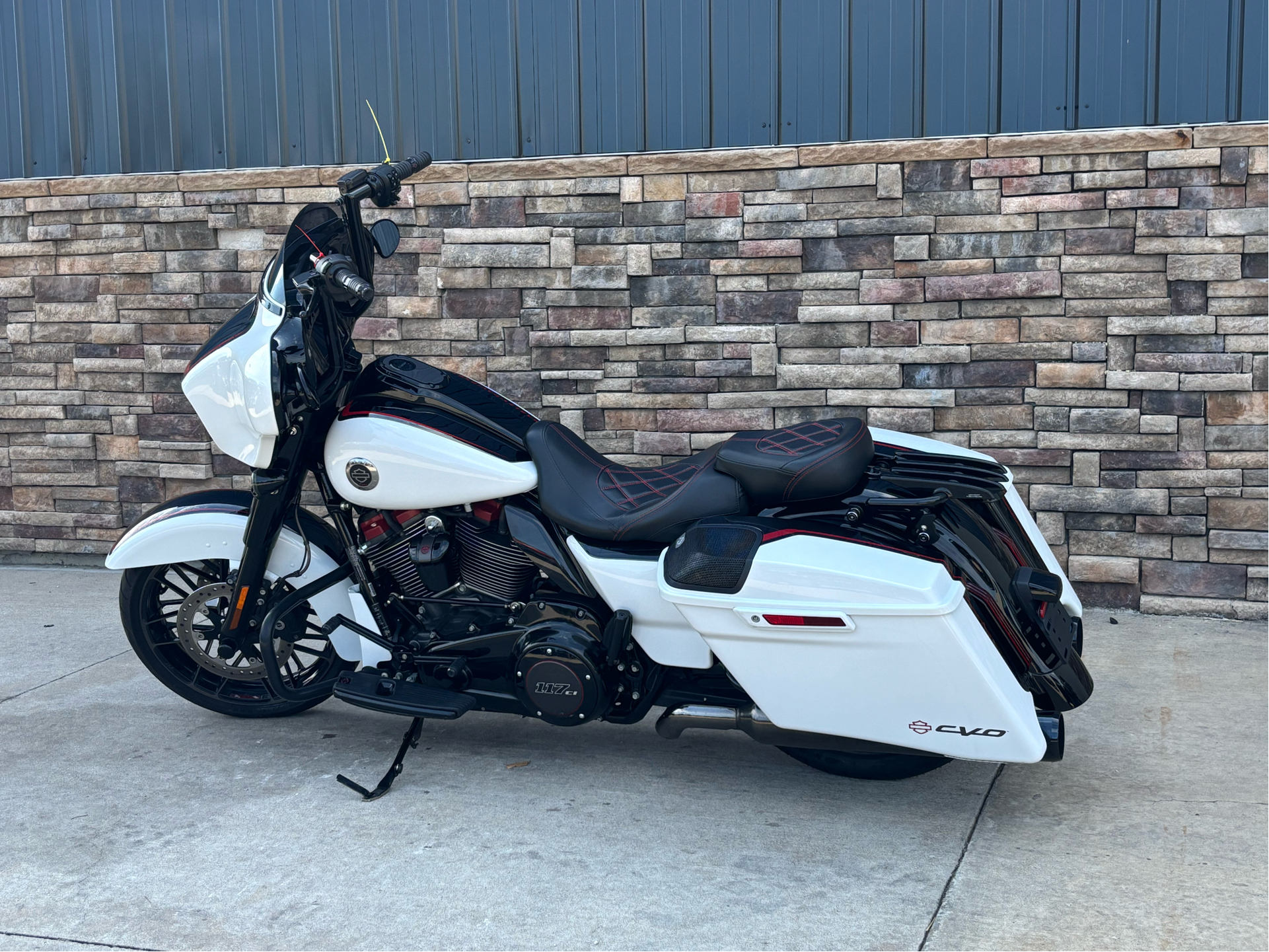 2021 Harley-Davidson CVO™ Street Glide® in Columbia, Missouri - Photo 12