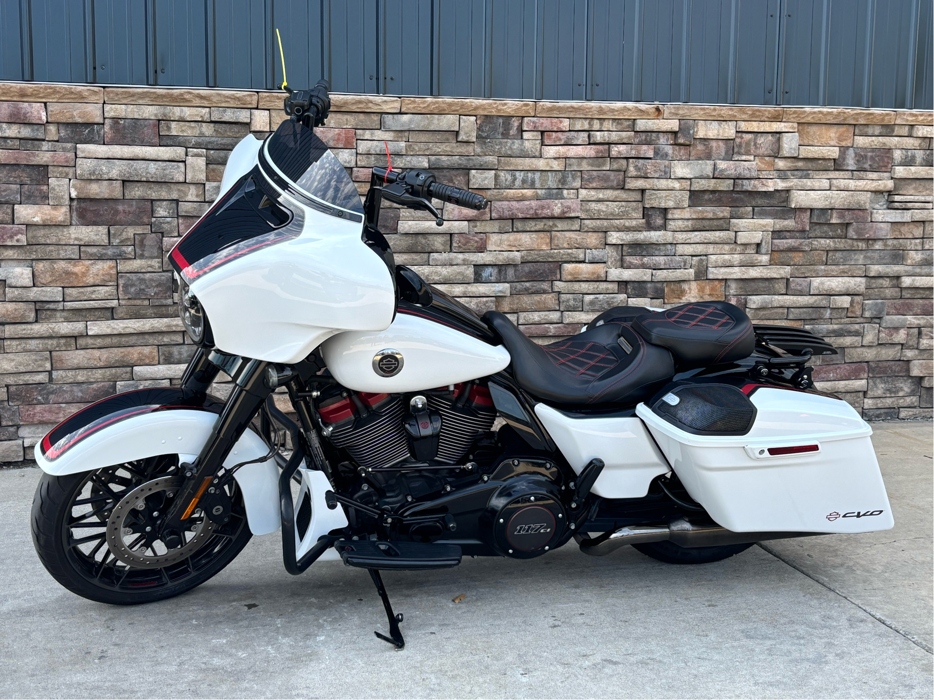 2021 Harley-Davidson CVO™ Street Glide® in Columbia, Missouri - Photo 13