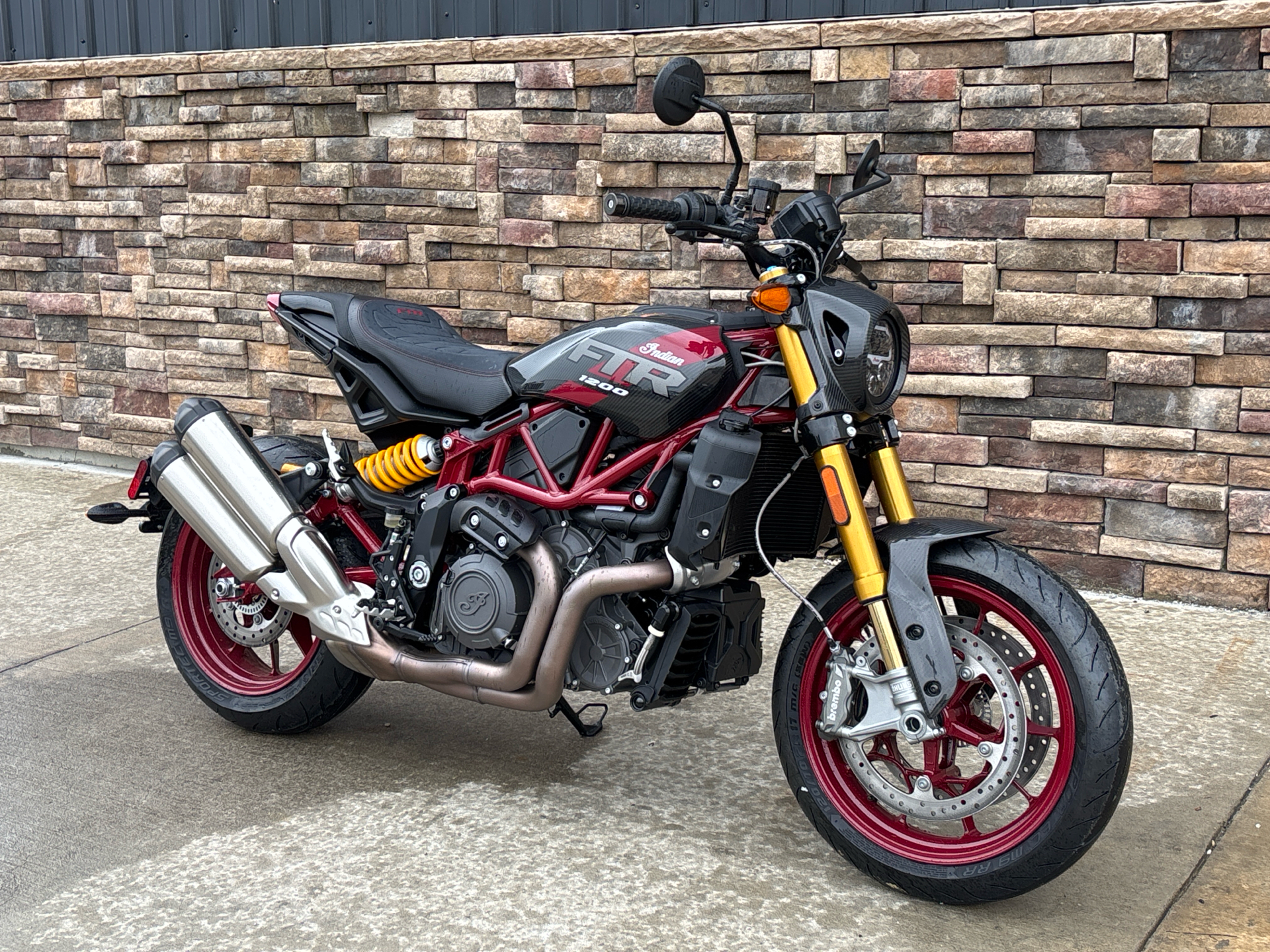 2024 Indian Motorcycle FTR R Carbon in Columbia, Missouri - Photo 2