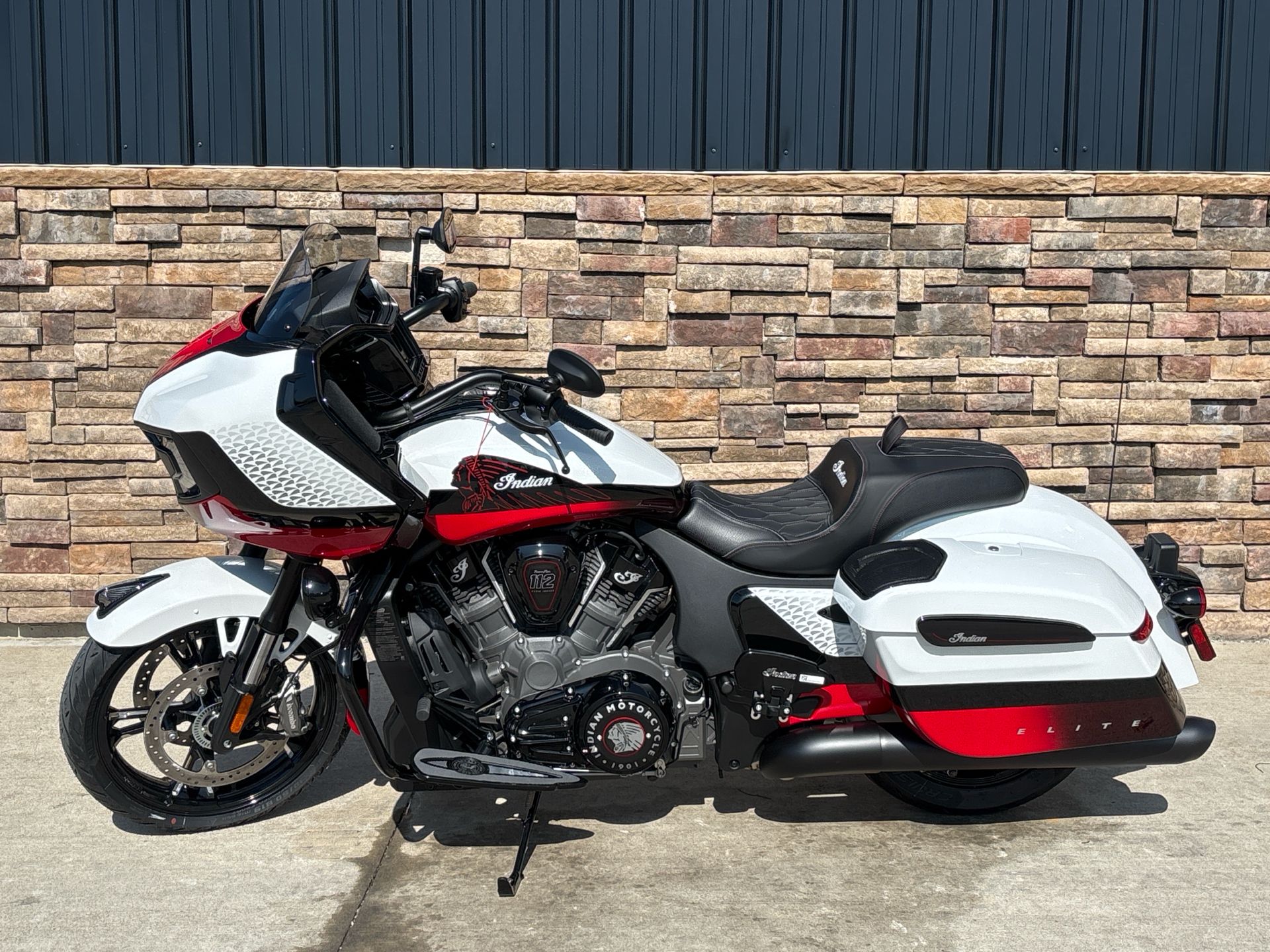 2025 Indian Motorcycle Challenger® Elite in Columbia, Missouri - Photo 1