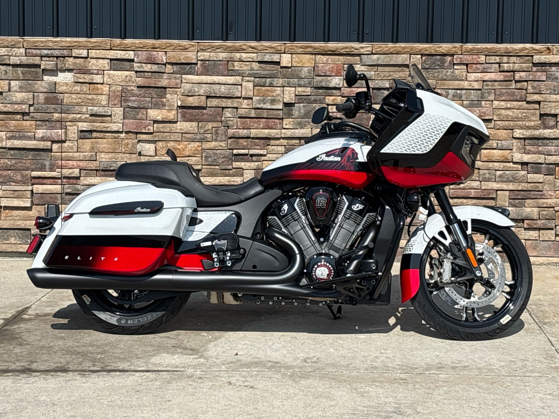 2025 Indian Motorcycle Challenger® Elite in Columbia, Missouri - Photo 14