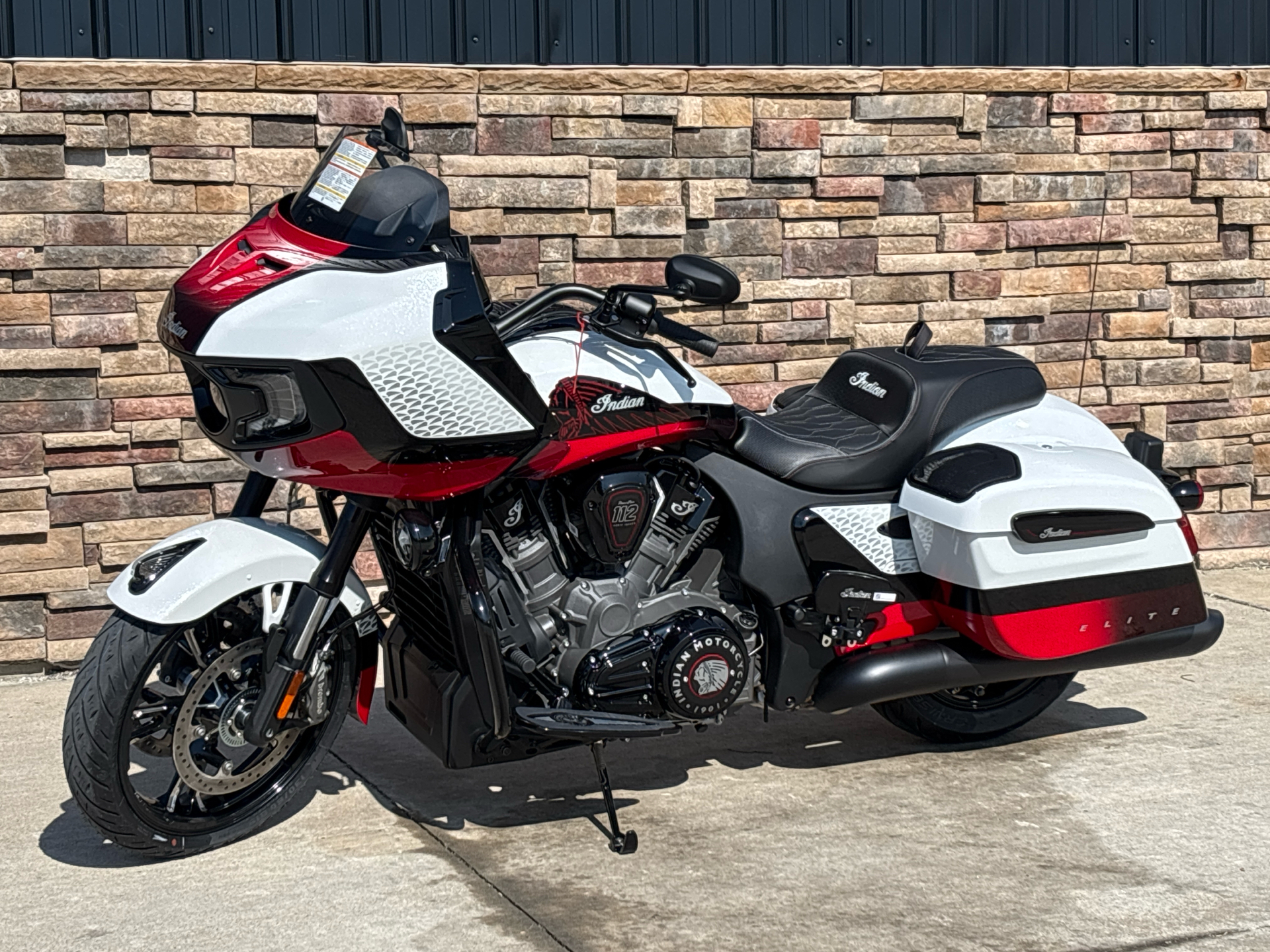 2025 Indian Motorcycle Challenger® Elite in Columbia, Missouri - Photo 3