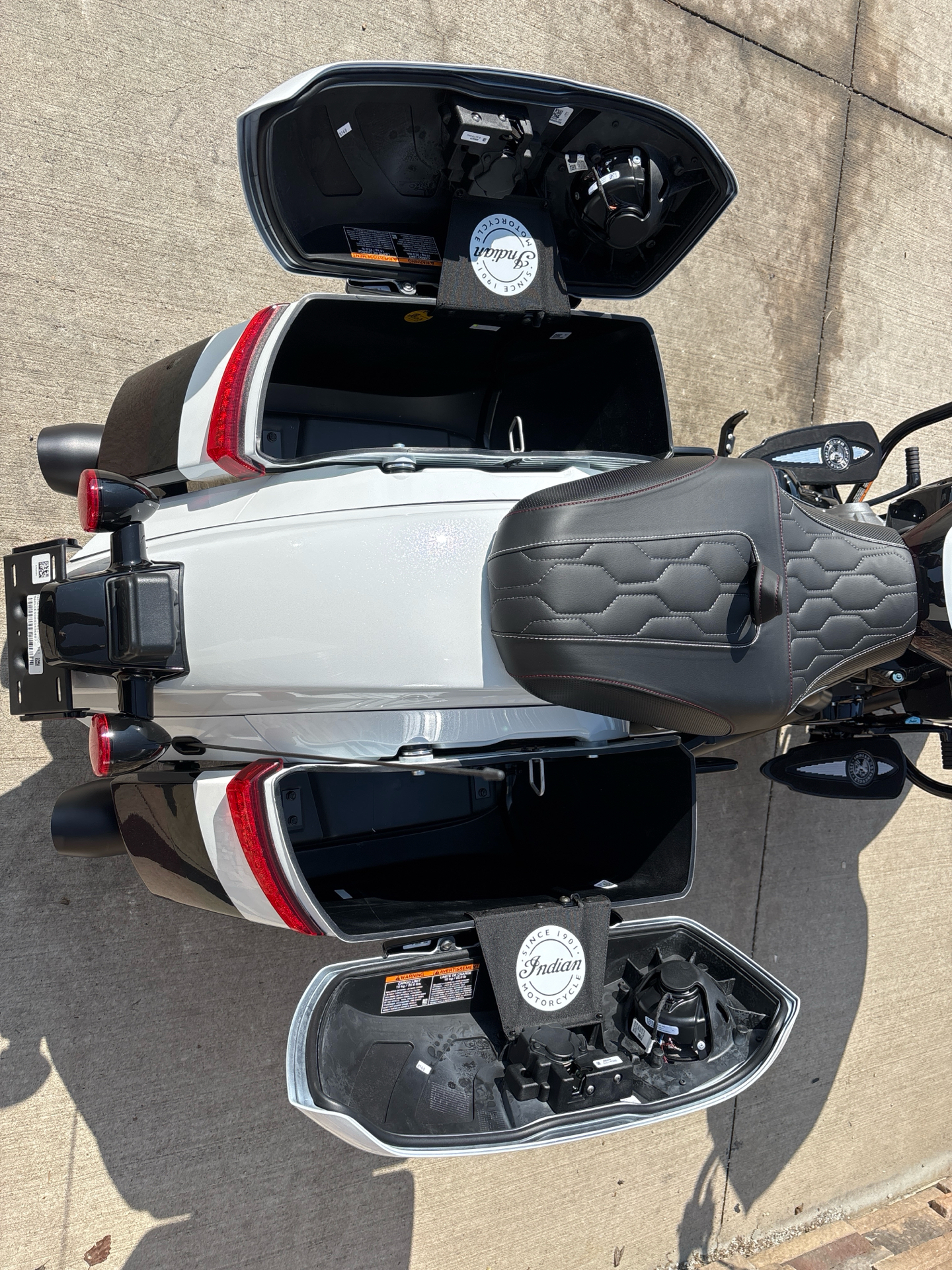 2025 Indian Motorcycle Challenger® Elite in Columbia, Missouri - Photo 6
