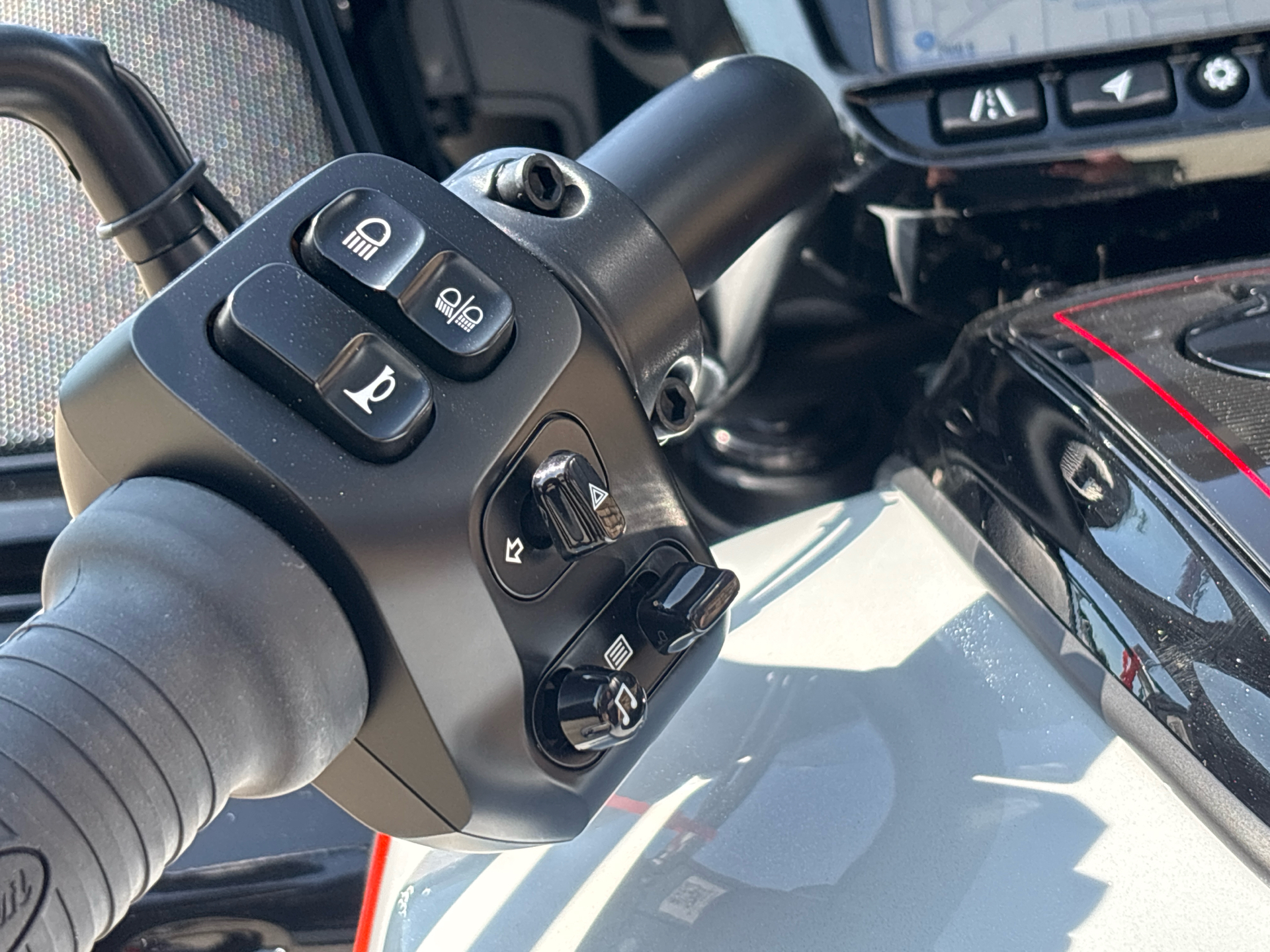 2025 Indian Motorcycle Challenger® Elite in Columbia, Missouri - Photo 10