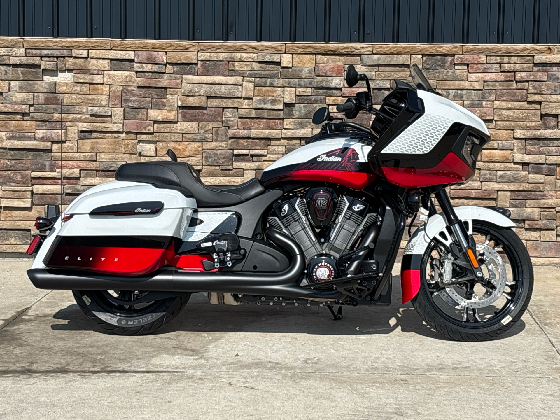 2025 Indian Motorcycle Challenger® Elite in Columbia, Missouri - Photo 15