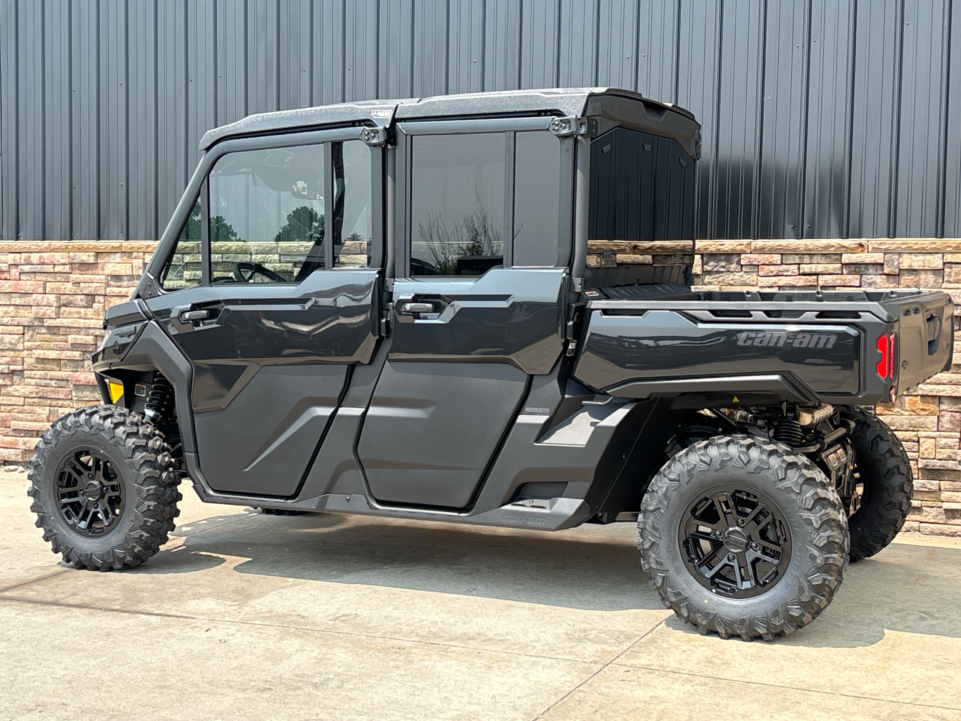 2025 Can-Am Defender MAX Lone Star CAB in Columbia, Missouri - Photo 2